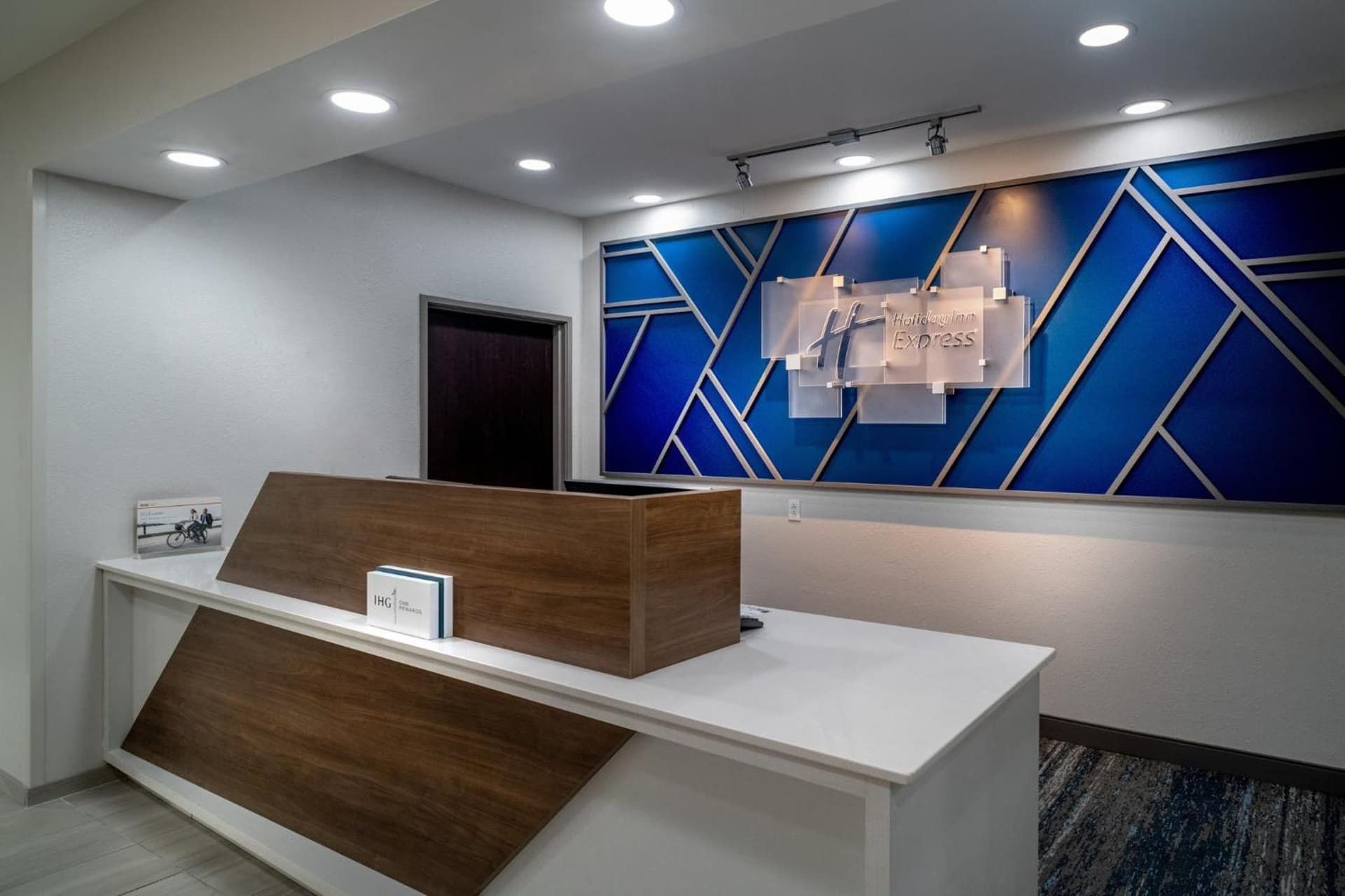 Holiday Inn Express - Charleston/Kanawha City by IHG gallery photo in Charleston, WV — image 6