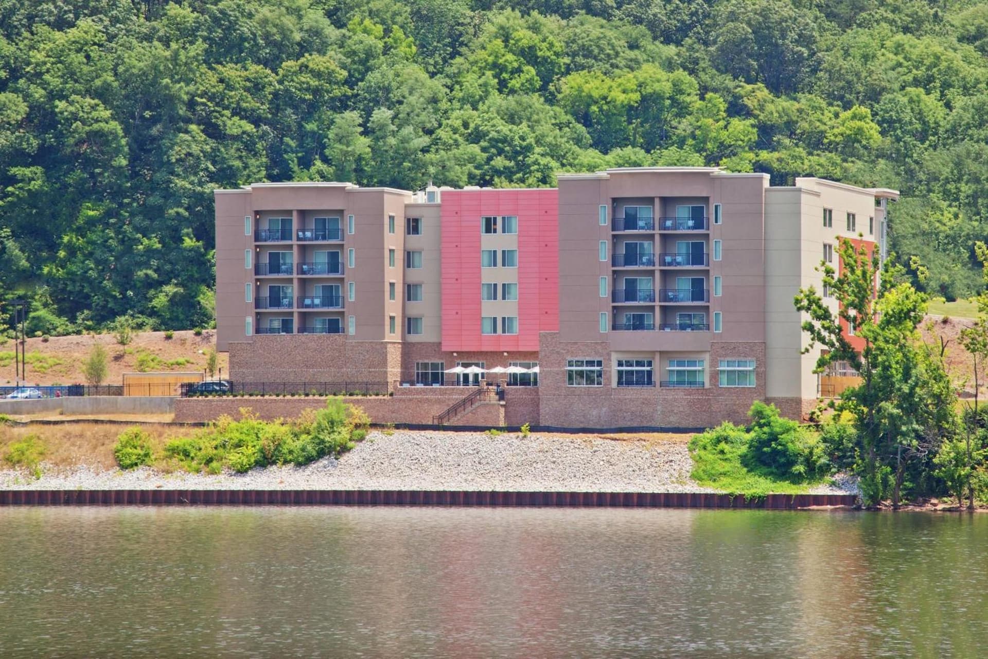 SpringHill Suites by Marriott Downtown Chattanooga/Cameron Harbor interior in Chattanooga, TN — gallery photo 2