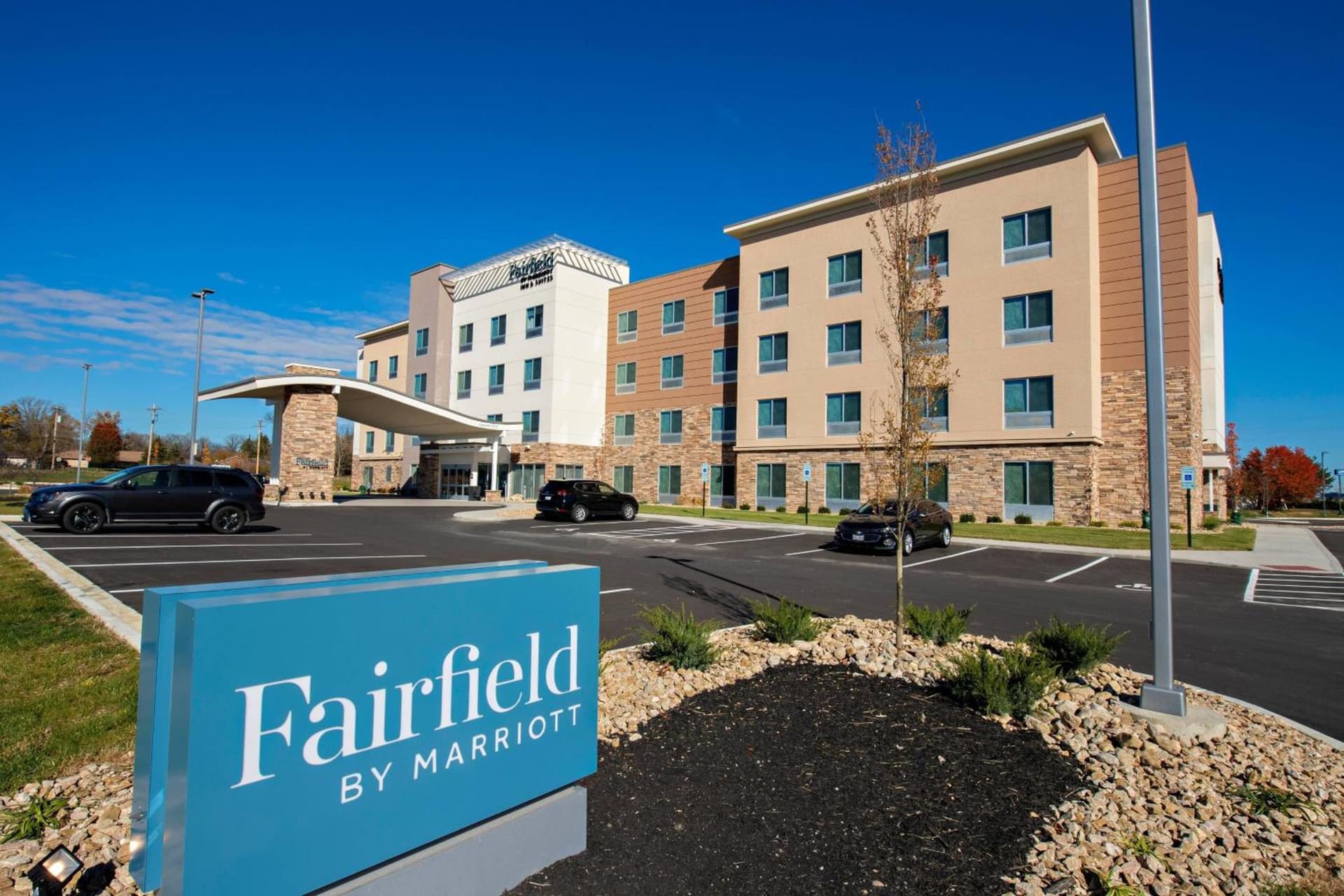 Fairfield Inn & Suites by Marriott Dayton North interior in Murlin Heights, OH — gallery photo 2