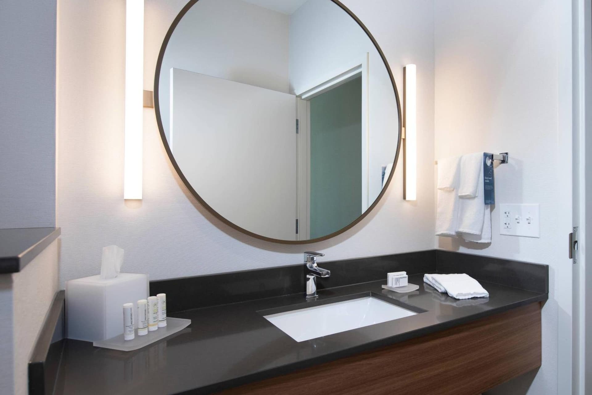 Fairfield Inn & Suites by Marriott Dayton North gallery photo in Murlin Heights, OH — image 4