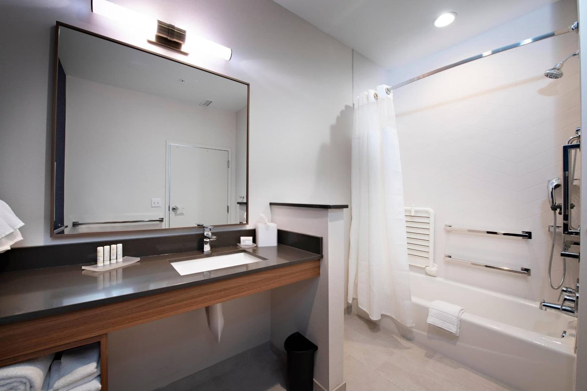 Fairfield Inn & Suites by Marriott Dayton North gallery photo in Murlin Heights, OH — image 14