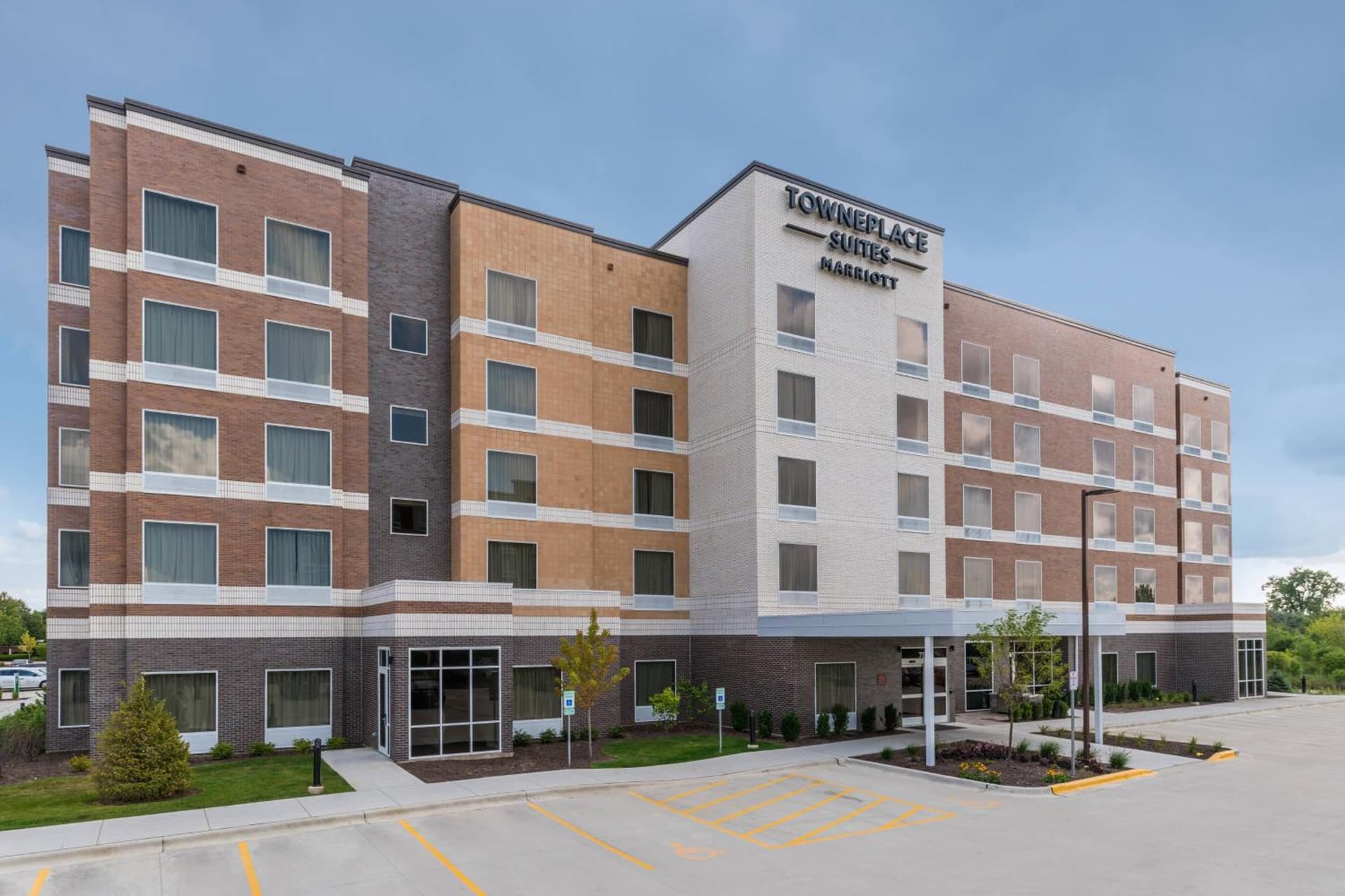TownePlace Suites by Marriott Chicago Schaumburg interior in Schaumburg, IL — gallery photo 2