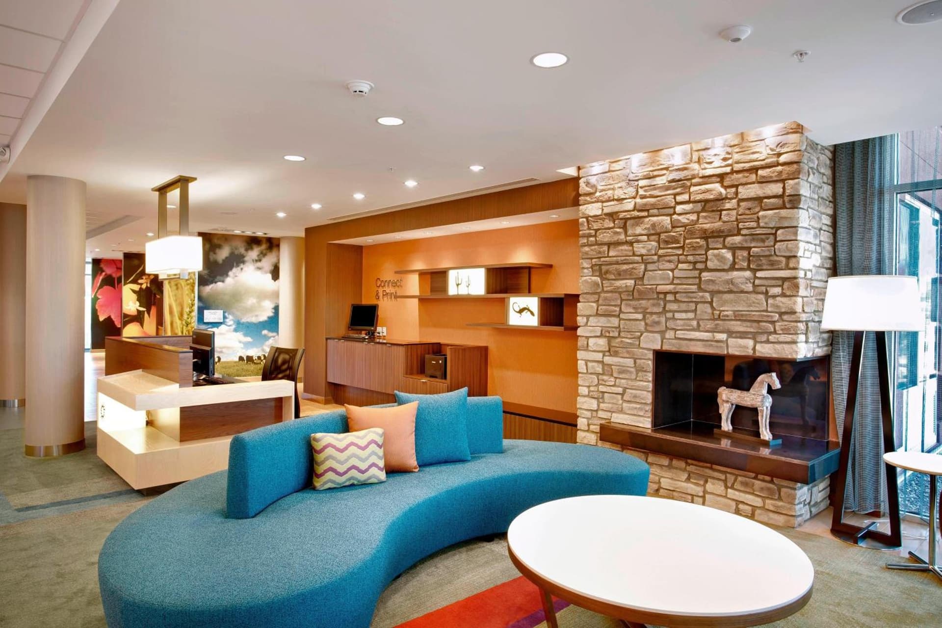 Fairfield Inn & Suites by Marriott Phoenix Tempe/Airport interior in Tempe, AZ — gallery photo 2