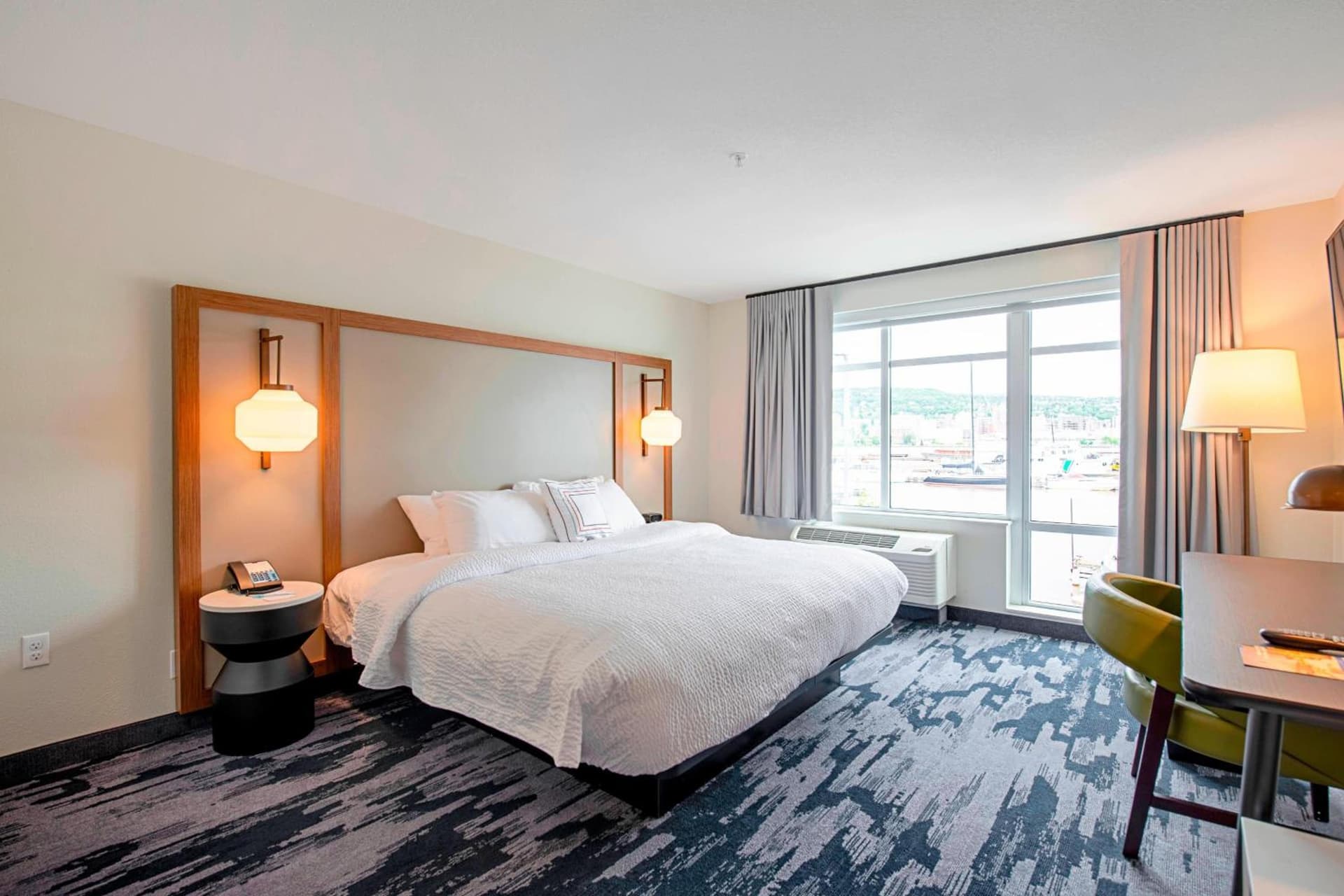 Fairfield Inn & Suites By Marriott Duluth Waterfront gallery photo in Duluth, MN — image 33