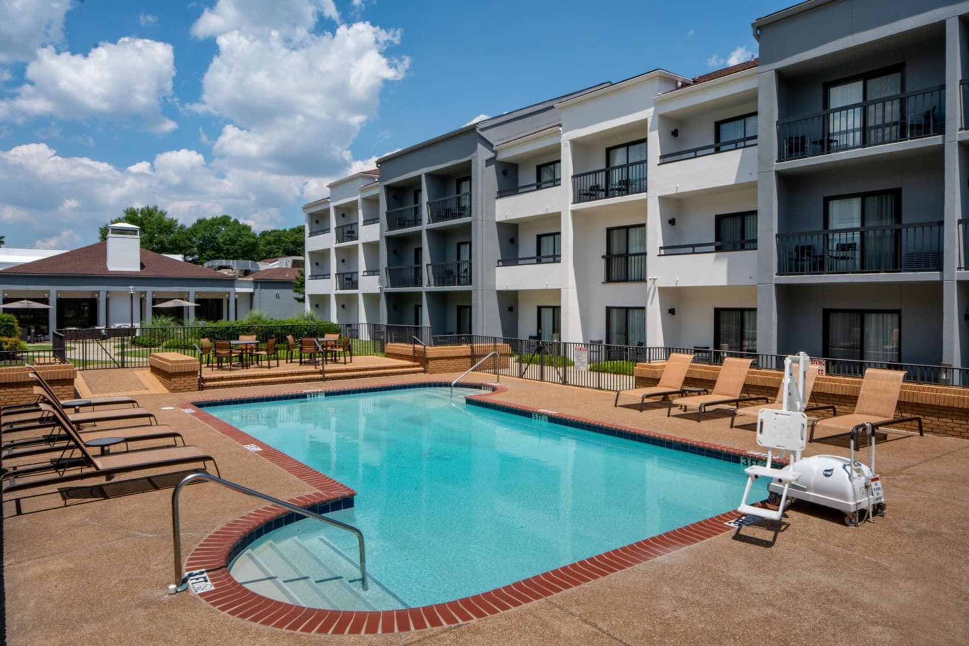 Courtyard by Marriott Nashville Brentwood interior in Brentwood, TN — gallery photo 2