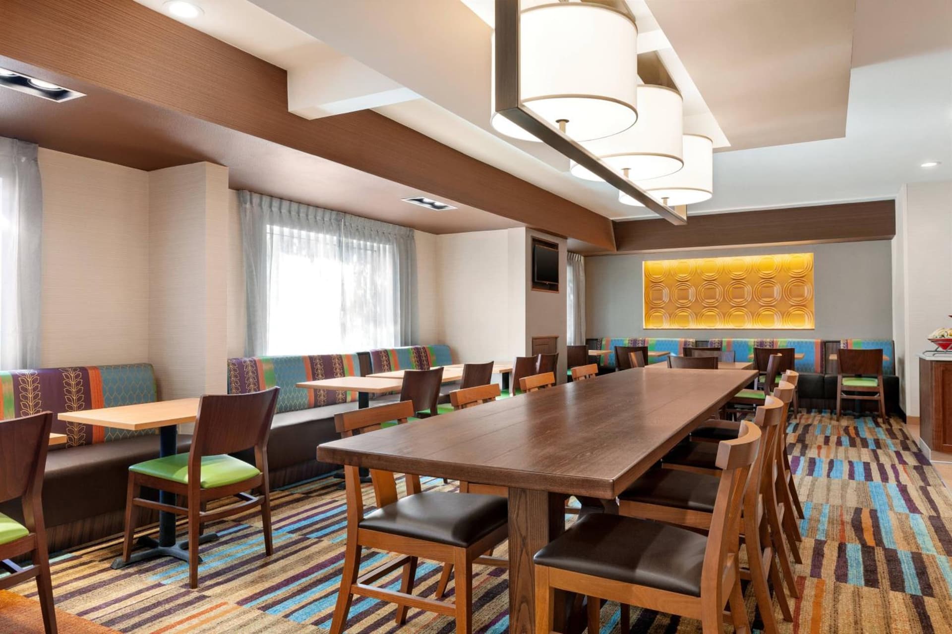 Fairfield Inn by Marriott Roseville interior in Roseville, CA — gallery photo 2