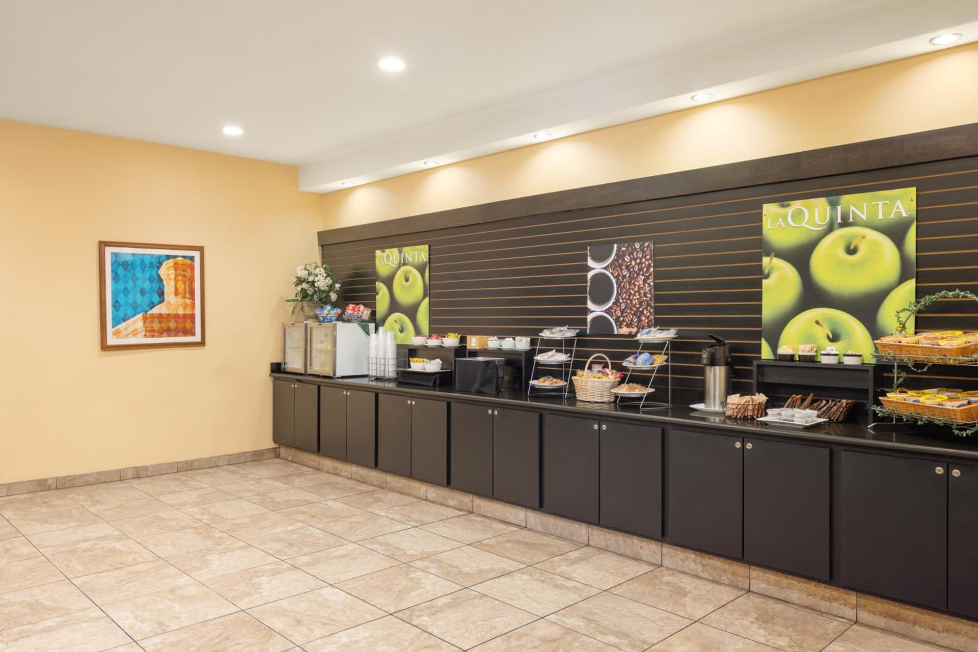 Spark by Hilton Tucson Reid Park interior in Tucson, AZ — gallery photo 2