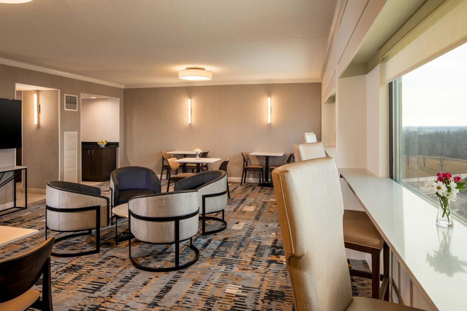 Sheraton Detroit Metro Airport interior in Romulus, MI — gallery photo 2