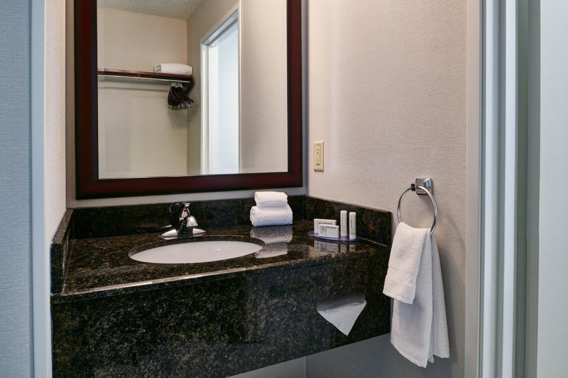 Fairfield Inn & Suites Detroit Livonia gallery photo in Livonia, MI — image 8