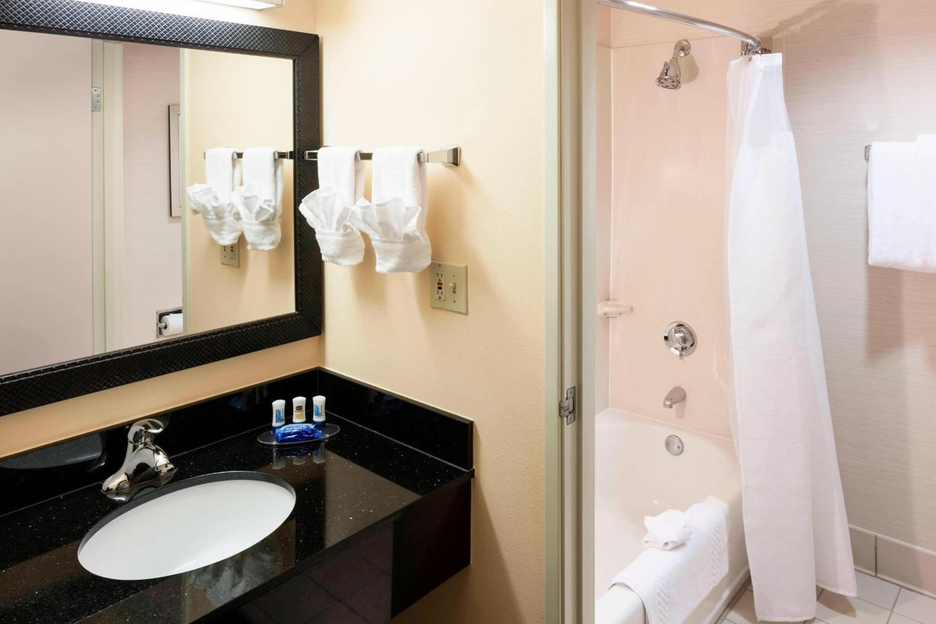 Fairfield Inn by Marriott Santa Clarita Valencia gallery photo in Santa Clarita, CA — image 18