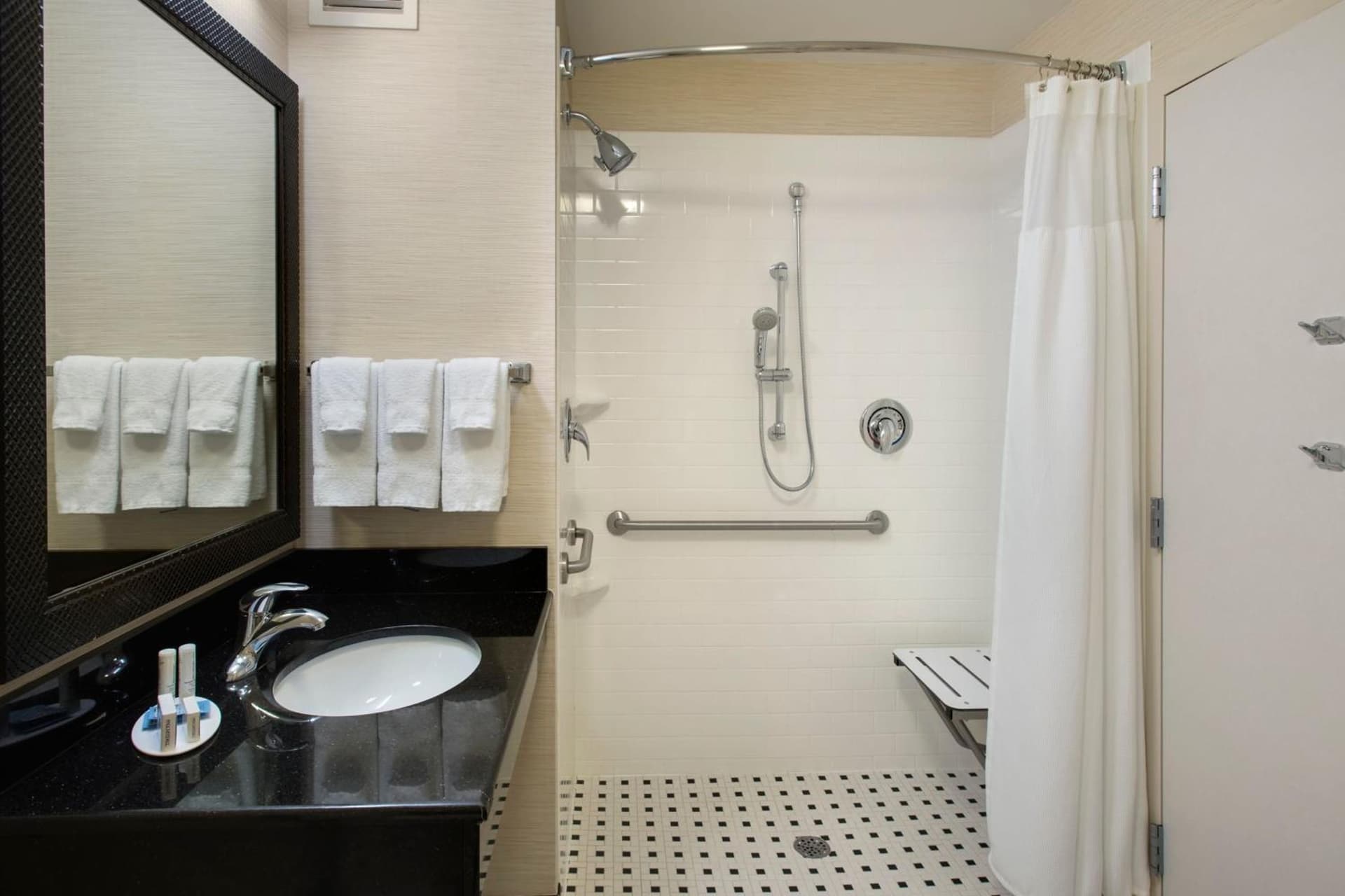 Fairfield by Marriott Inn & Suites Verona Turning Stone property views in Verona — gallery photo 3