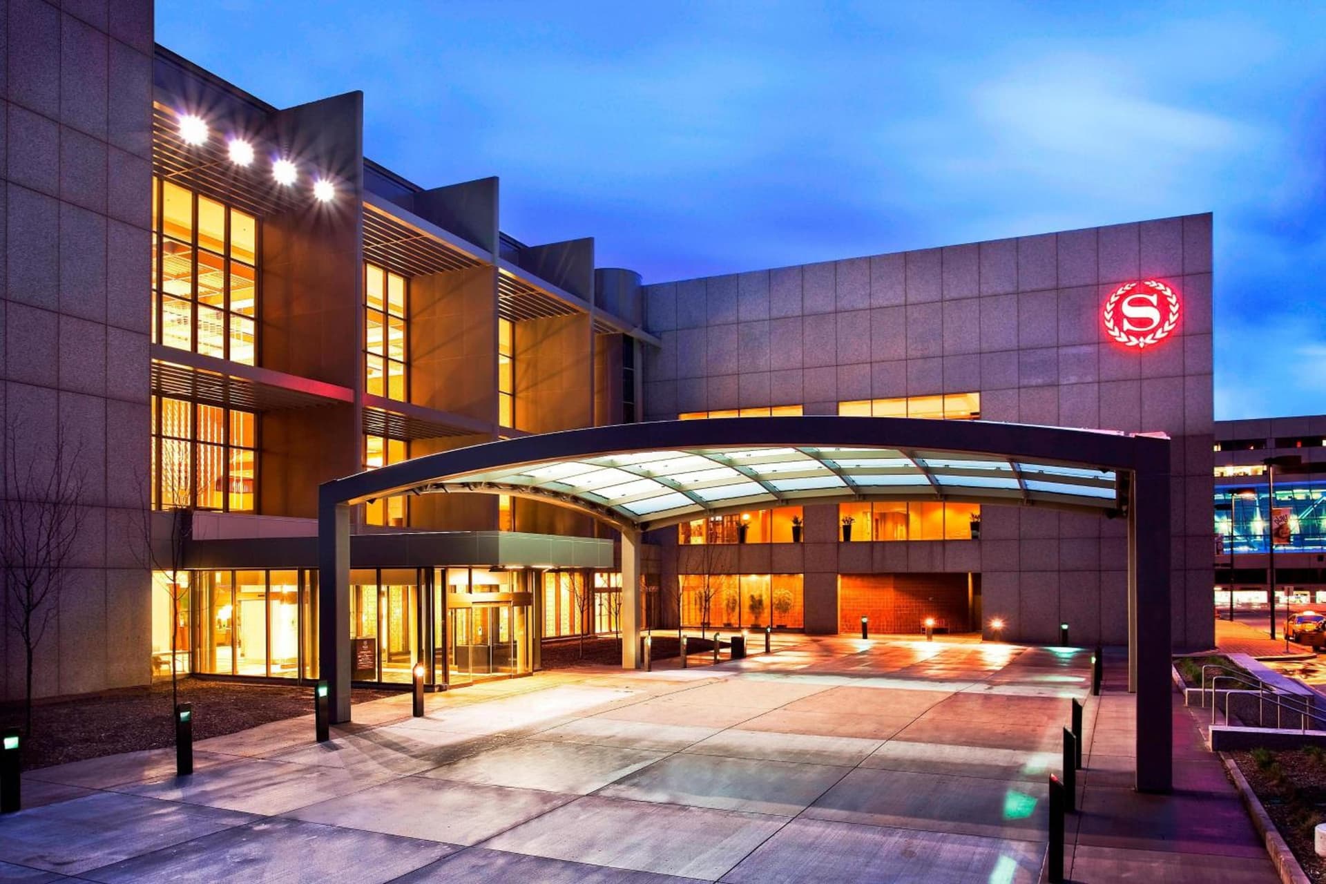 Sheraton Kansas City Hotel at Crown Center interior in Kansas City, MO — gallery photo 2
