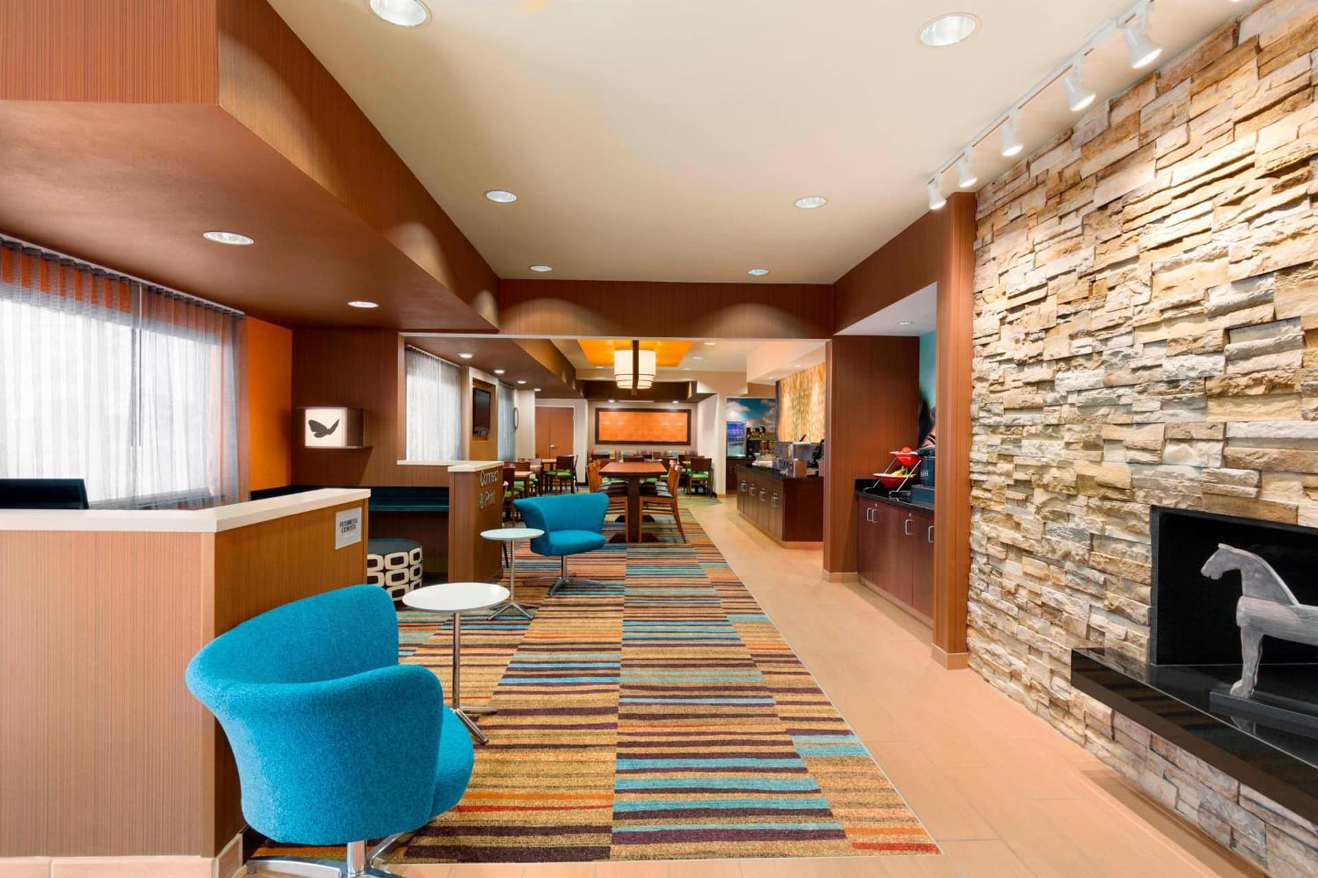 Fairfield Inn & Suites Saginaw interior in Saginaw, MI — gallery photo 2