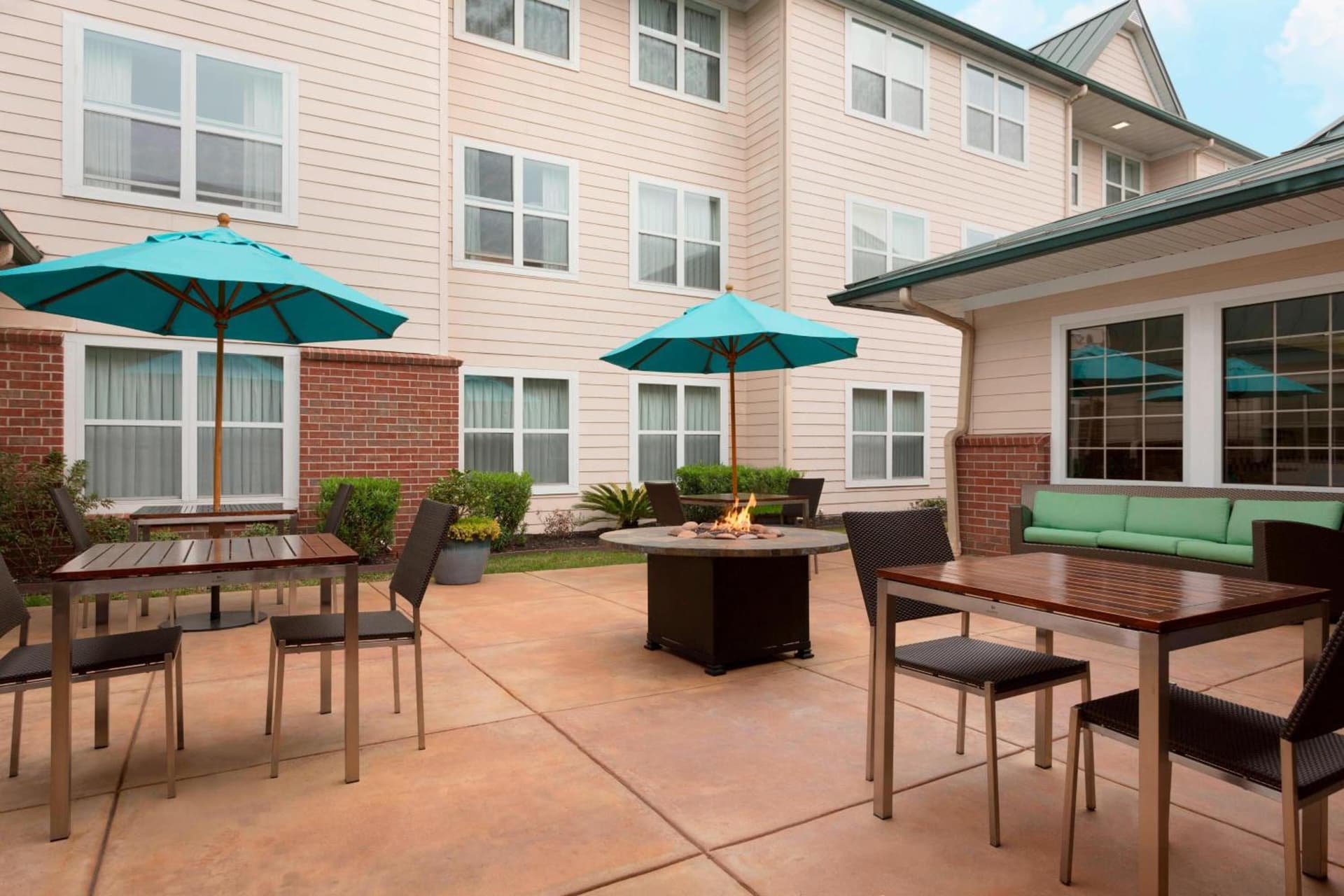 Residence Inn by Marriott Houston The Woodlands/Lake Front Circle property views in The Woodlands, TX — gallery photo 3