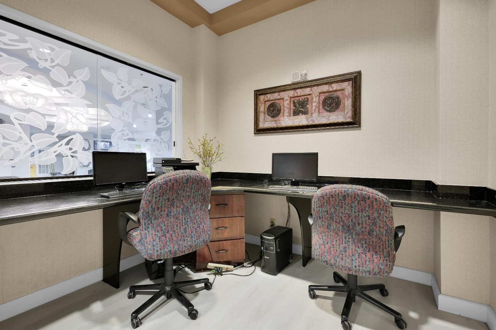 Ramada by Wyndham Jacksonville I-95 by Butler Blvd gallery photo in Jacksonville, FL — image 101