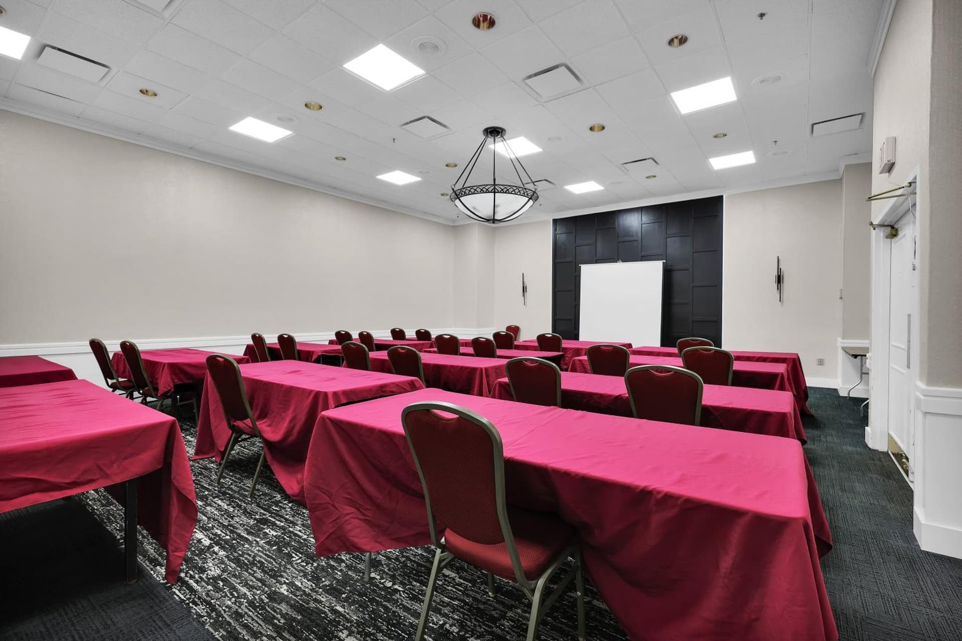 Ramada by Wyndham Jacksonville I-95 by Butler Blvd interior in Jacksonville, FL — gallery photo 2