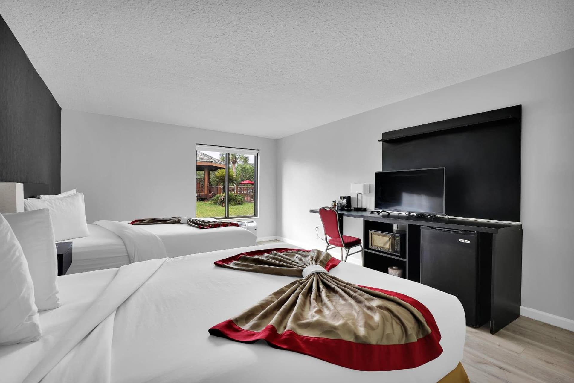 Ramada by Wyndham Jacksonville I-95 by Butler Blvd gallery photo in Jacksonville, FL — image 98