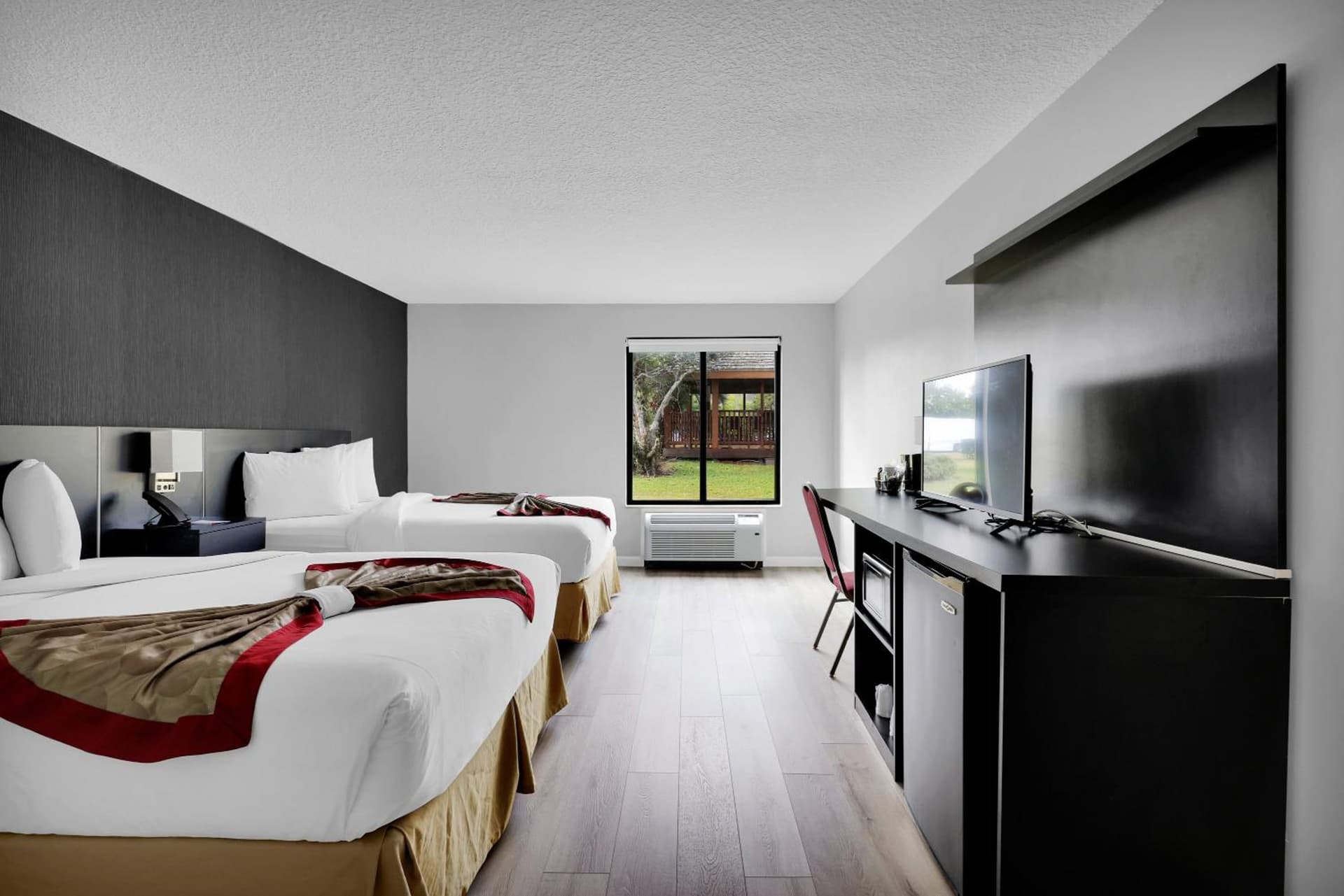 Ramada by Wyndham Jacksonville I-95 by Butler Blvd gallery photo in Jacksonville, FL — image 128
