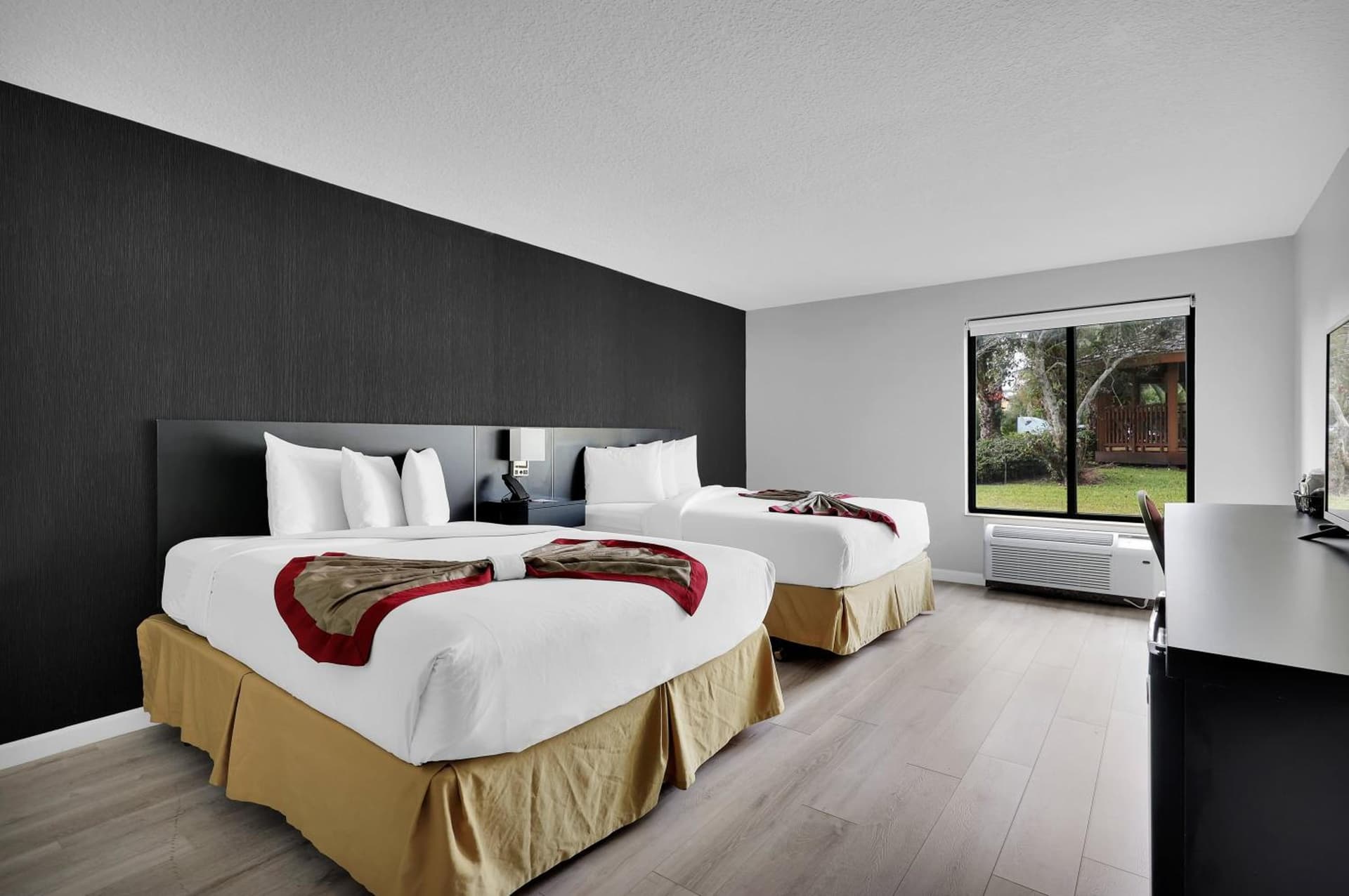 Ramada by Wyndham Jacksonville I-95 by Butler Blvd gallery photo in Jacksonville, FL — image 127