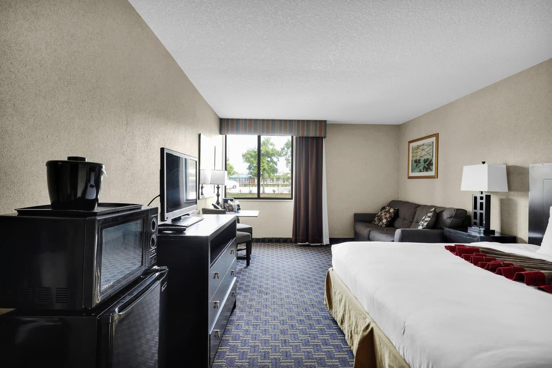 Ramada by Wyndham Jacksonville I-95 by Butler Blvd gallery photo in Jacksonville, FL — image 26