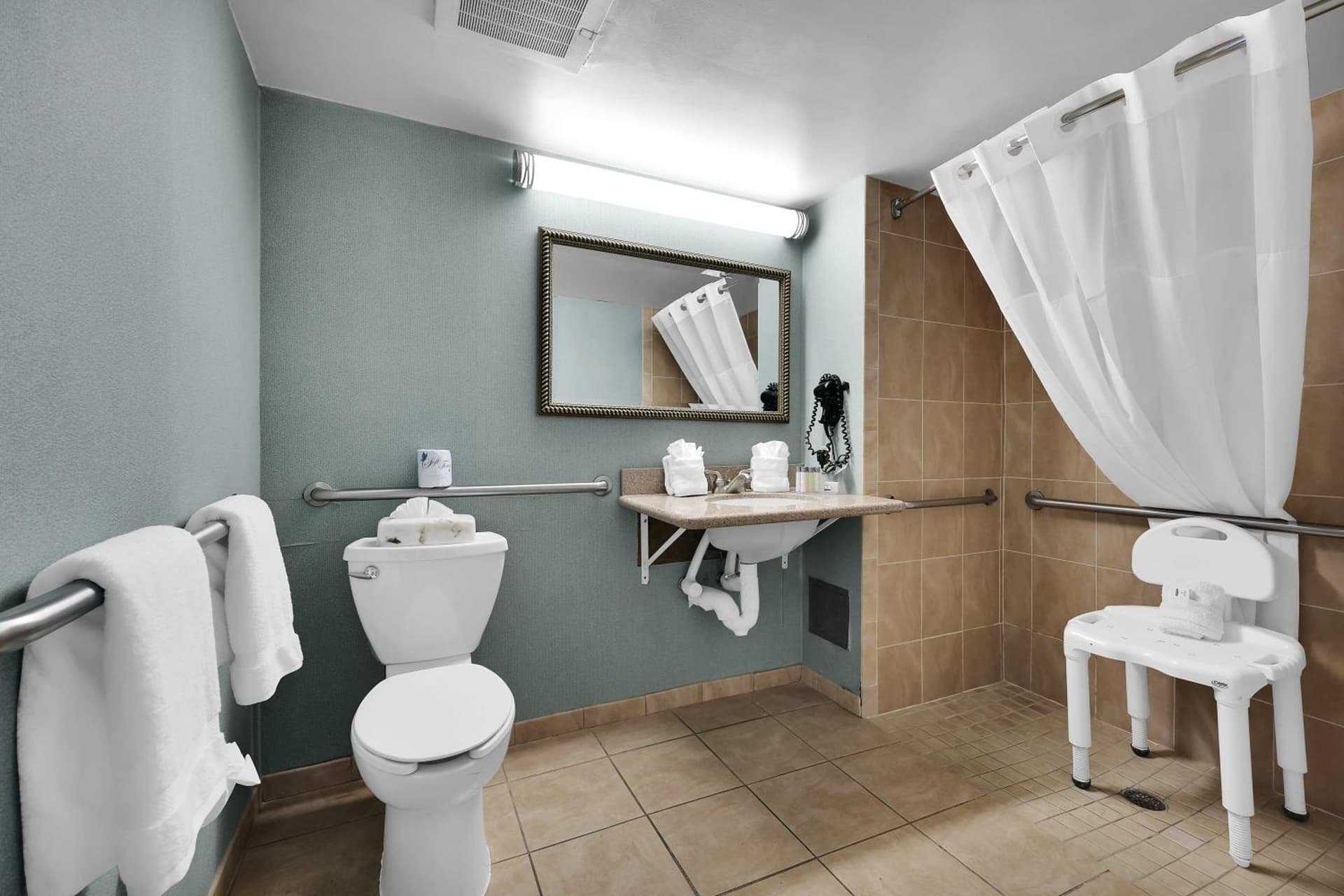 Ramada by Wyndham Jacksonville I-95 by Butler Blvd gallery photo in Jacksonville, FL — image 129