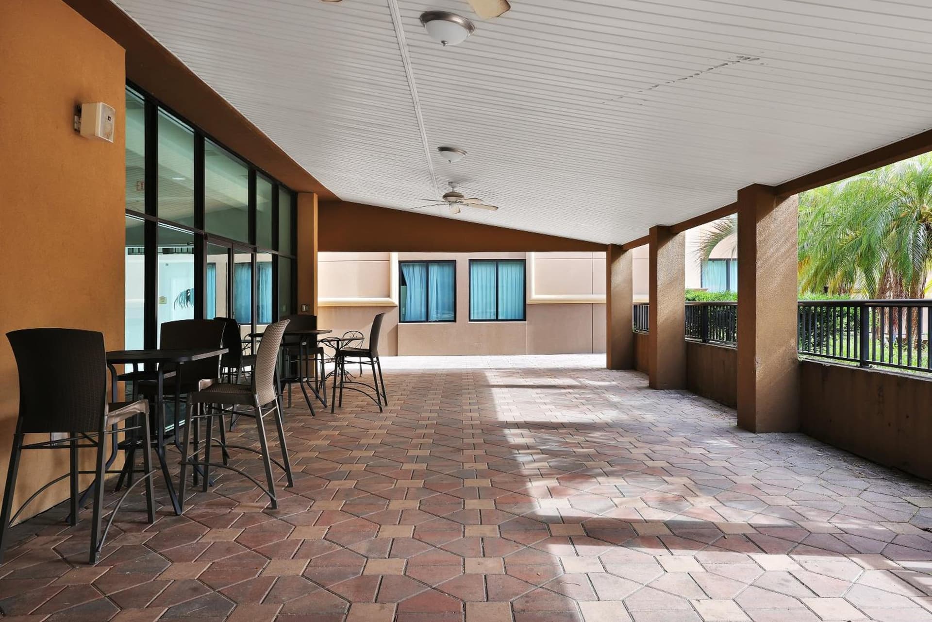 Ramada by Wyndham Jacksonville I-95 by Butler Blvd gallery photo in Jacksonville, FL — image 15
