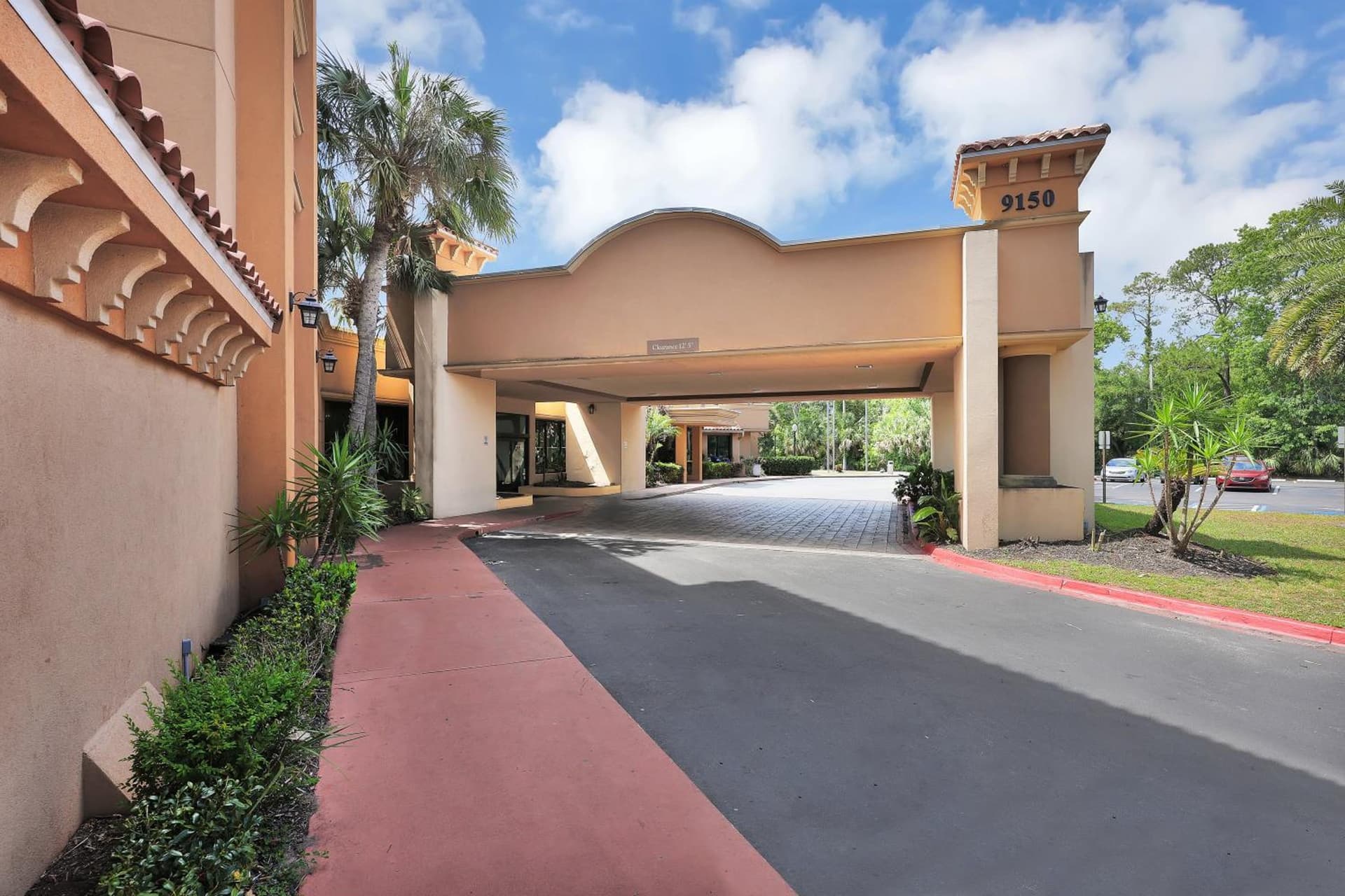 Ramada by Wyndham Jacksonville I-95 by Butler Blvd gallery photo in Jacksonville, FL — image 96