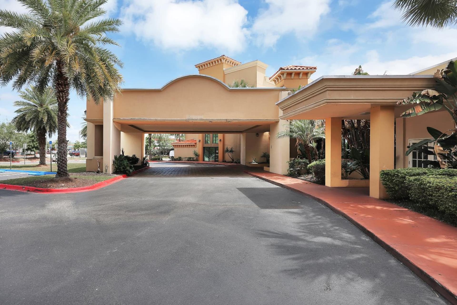 Ramada by Wyndham Jacksonville I-95 by Butler Blvd gallery photo in Jacksonville, FL — image 97