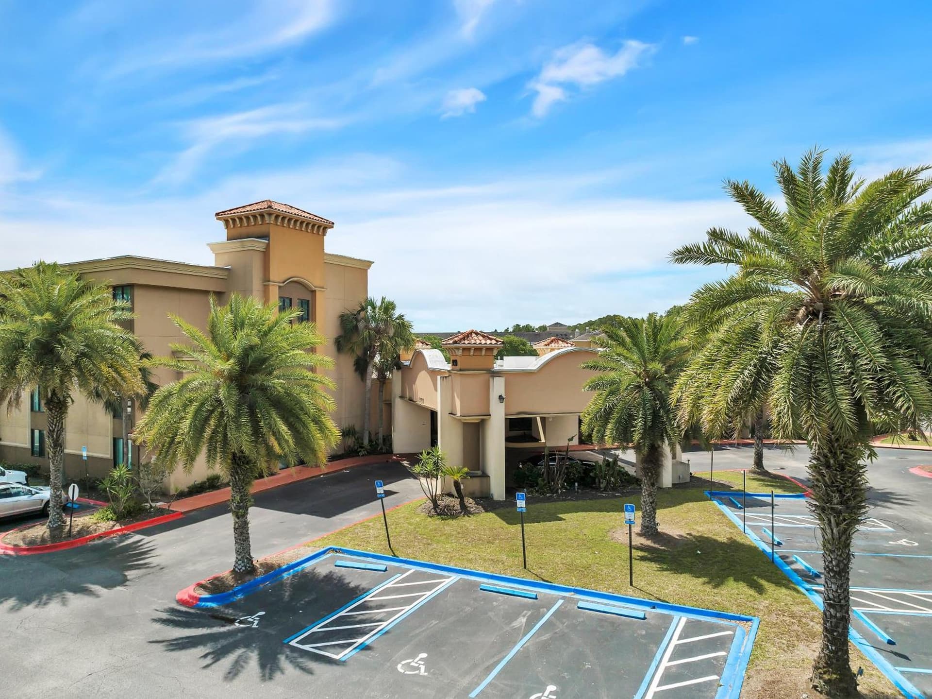 Ramada by Wyndham Jacksonville I-95 by Butler Blvd gallery photo in Jacksonville, FL — image 4