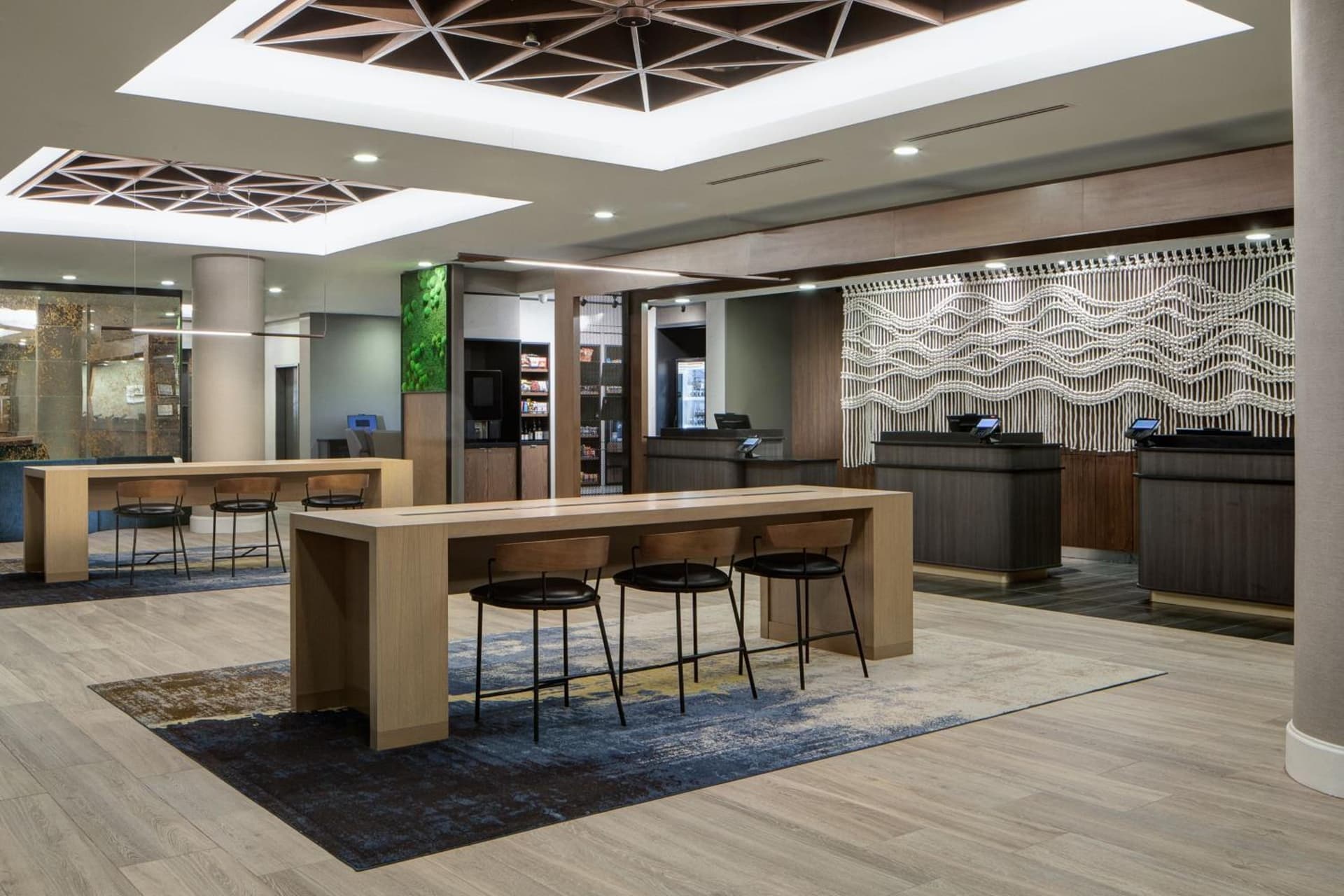 Courtyard by Marriott Chicago Downtown/River North interior in Chicago, IL — gallery photo 2