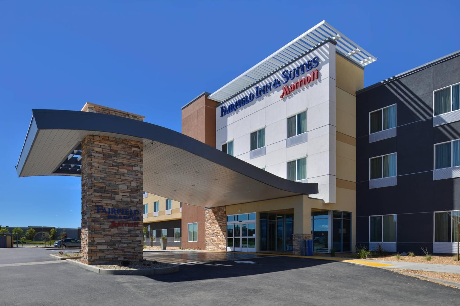 Fairfield Inn & Suites by Marriott Sacramento Airport Woodland property views in Woodland, CA — gallery photo 3
