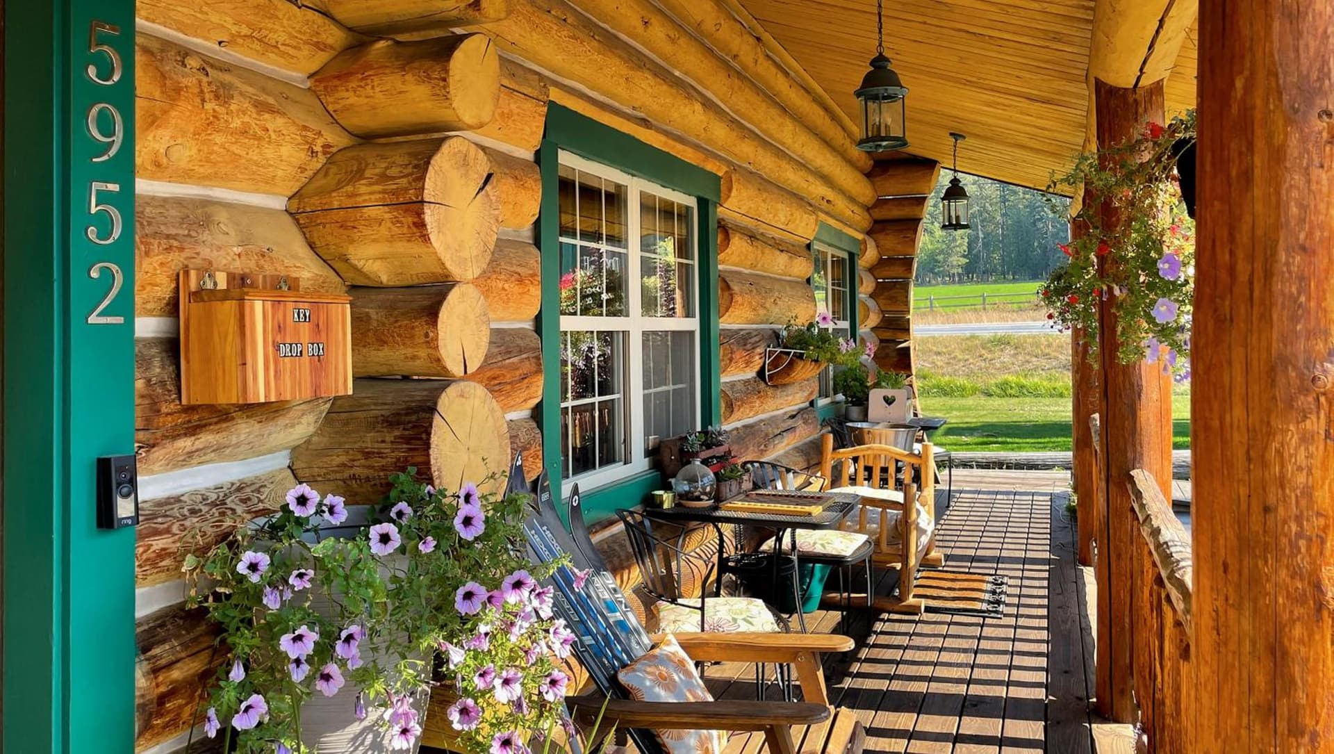 Dodge Peak Lodge interior in Bonners Ferry, ID — gallery photo 2