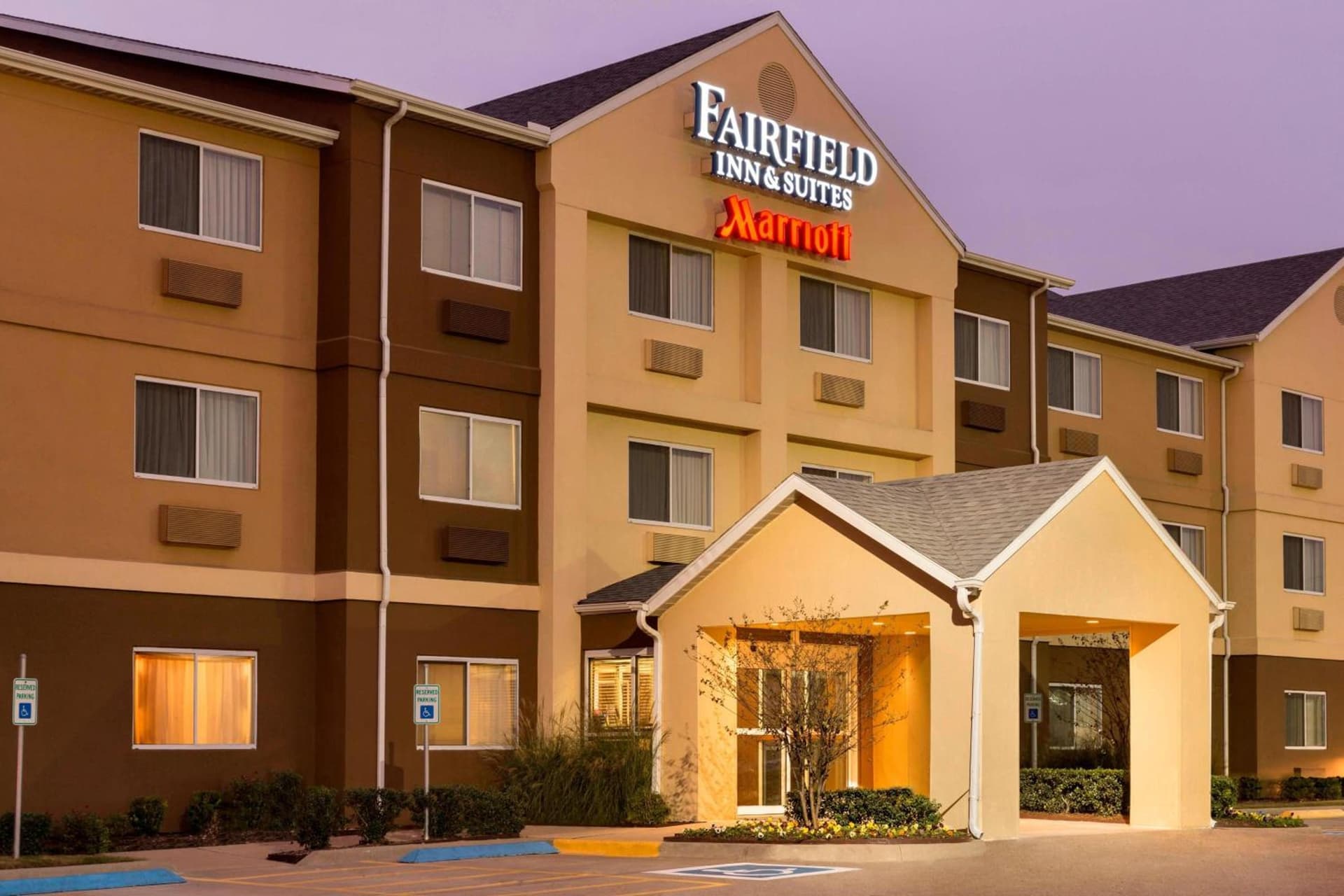 Fairfield Inn & Suites Waco South interior in Waco, TX — gallery photo 2