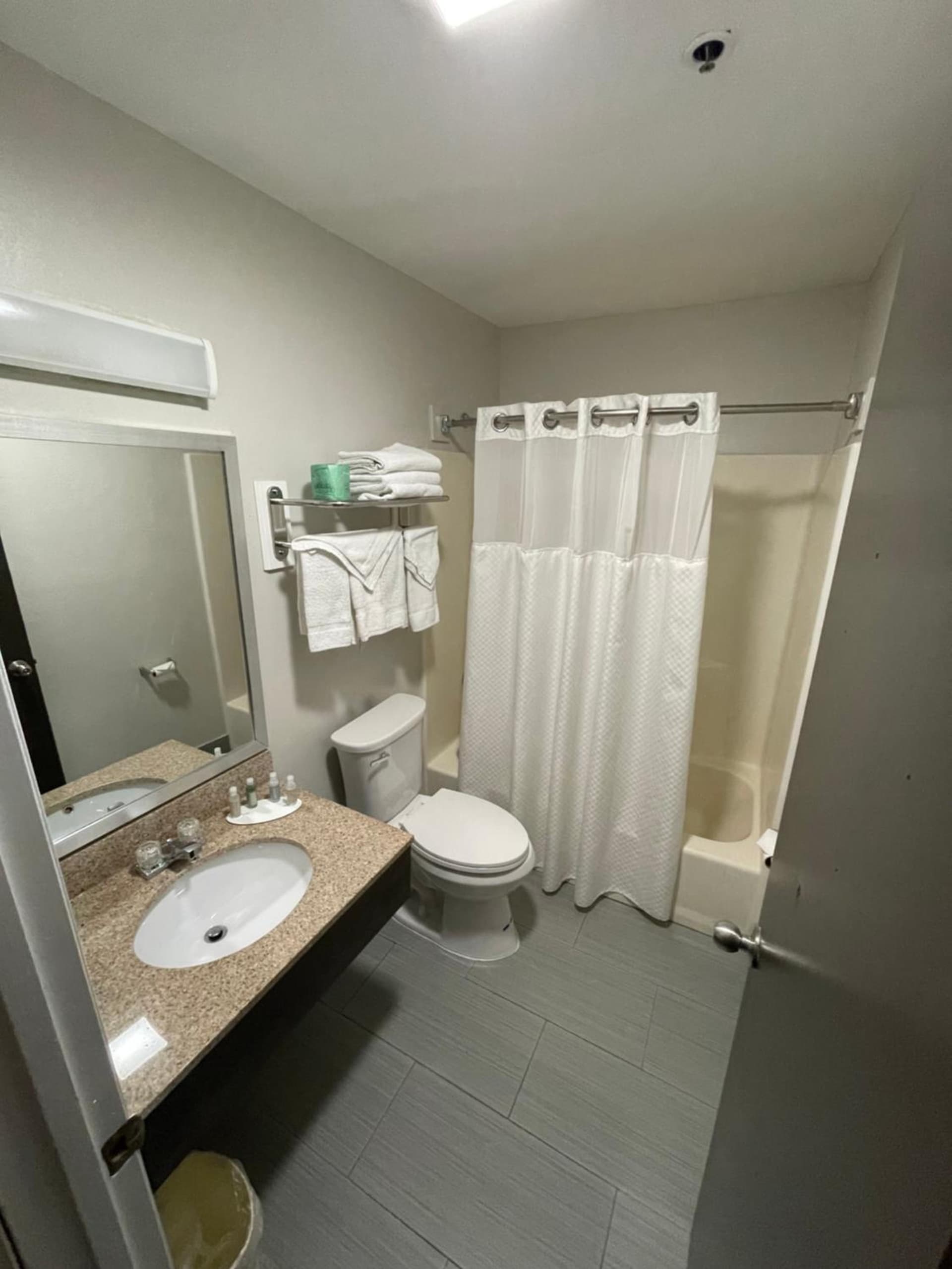 Baymont by Wyndham Branford/New Haven gallery photo in Branford, CT — image 9