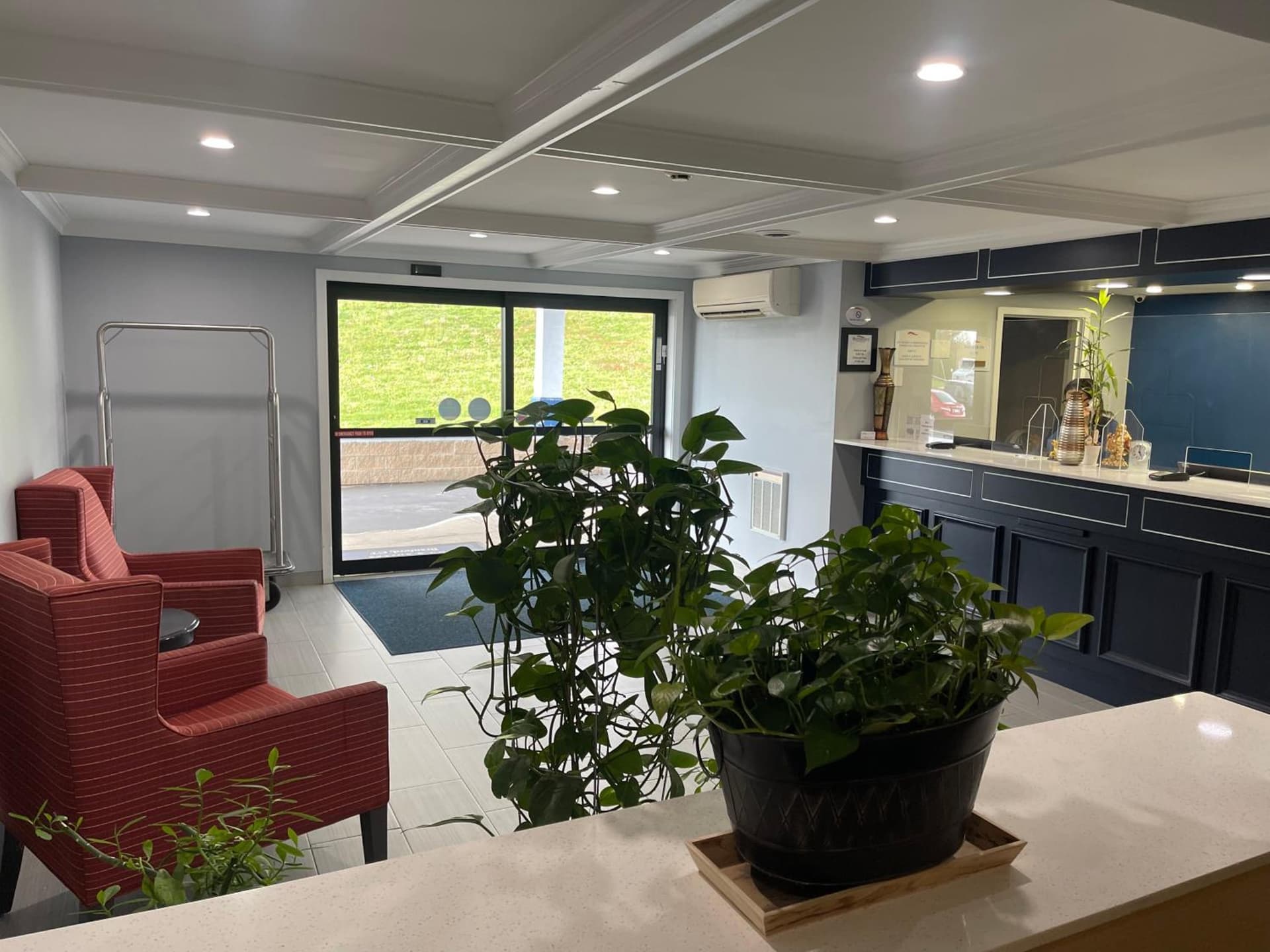 Baymont by Wyndham Branford/New Haven interior in Branford, CT — gallery photo 2
