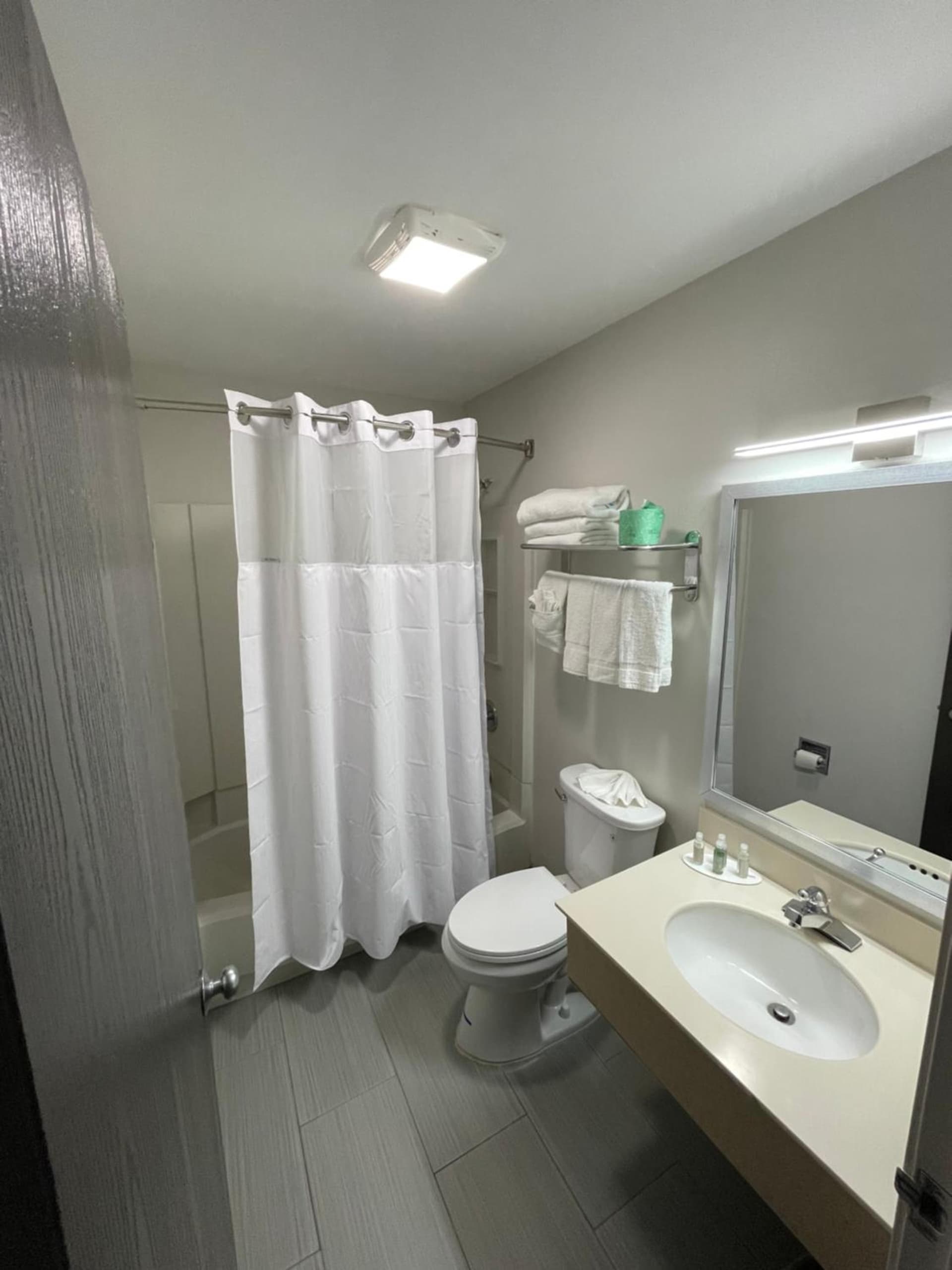 Baymont by Wyndham Branford/New Haven gallery photo in Branford, CT — image 5