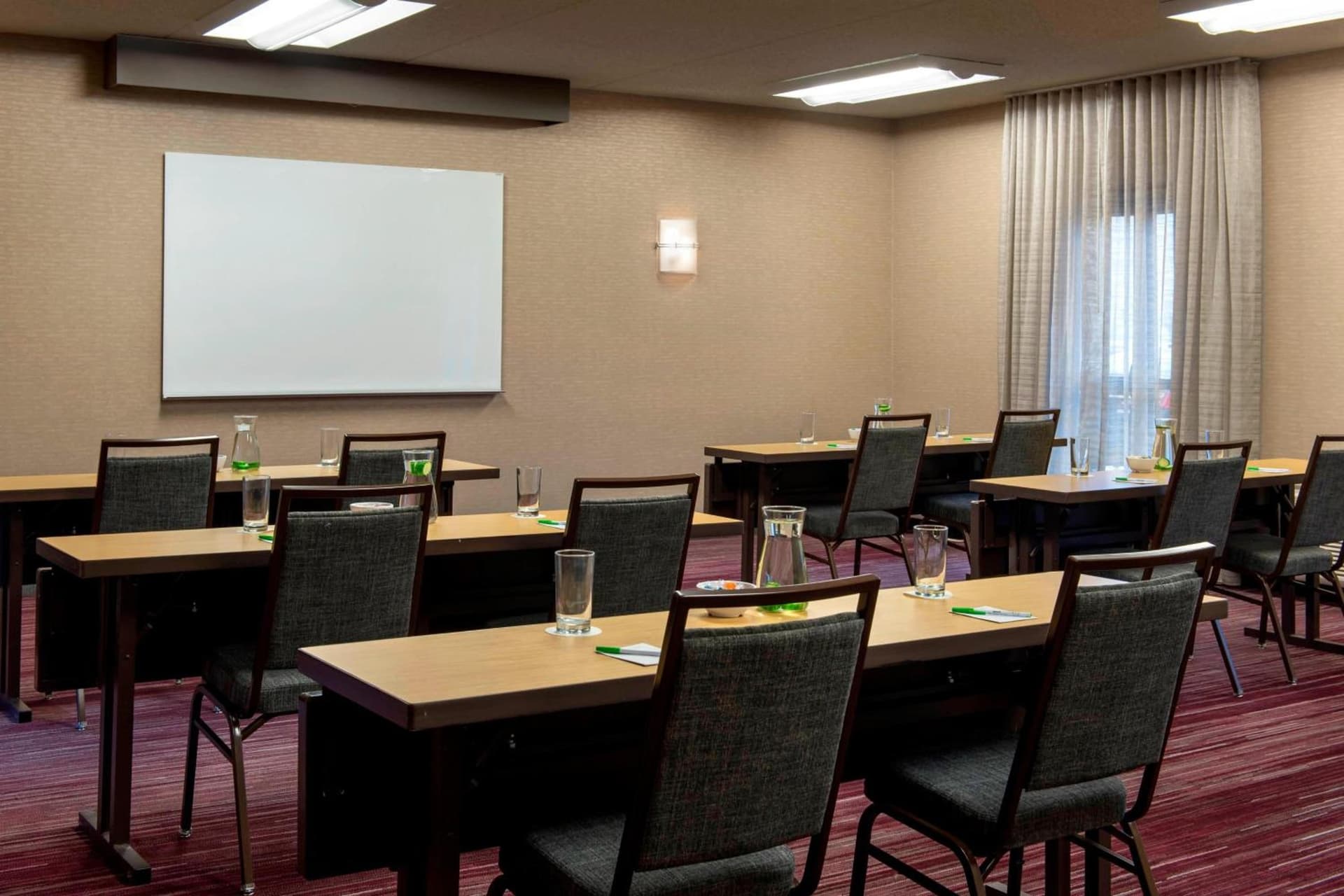 Courtyard by Marriott Chicago Naperville gallery photo in Naperville, IL — image 25