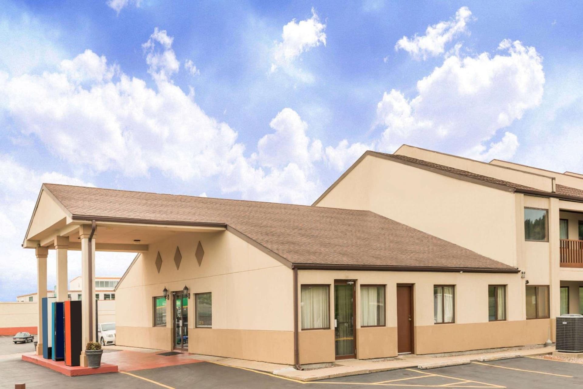 Days Inn by Wyndham Hannibal featured exterior or lobby in Hannibal, MO — similar hotel