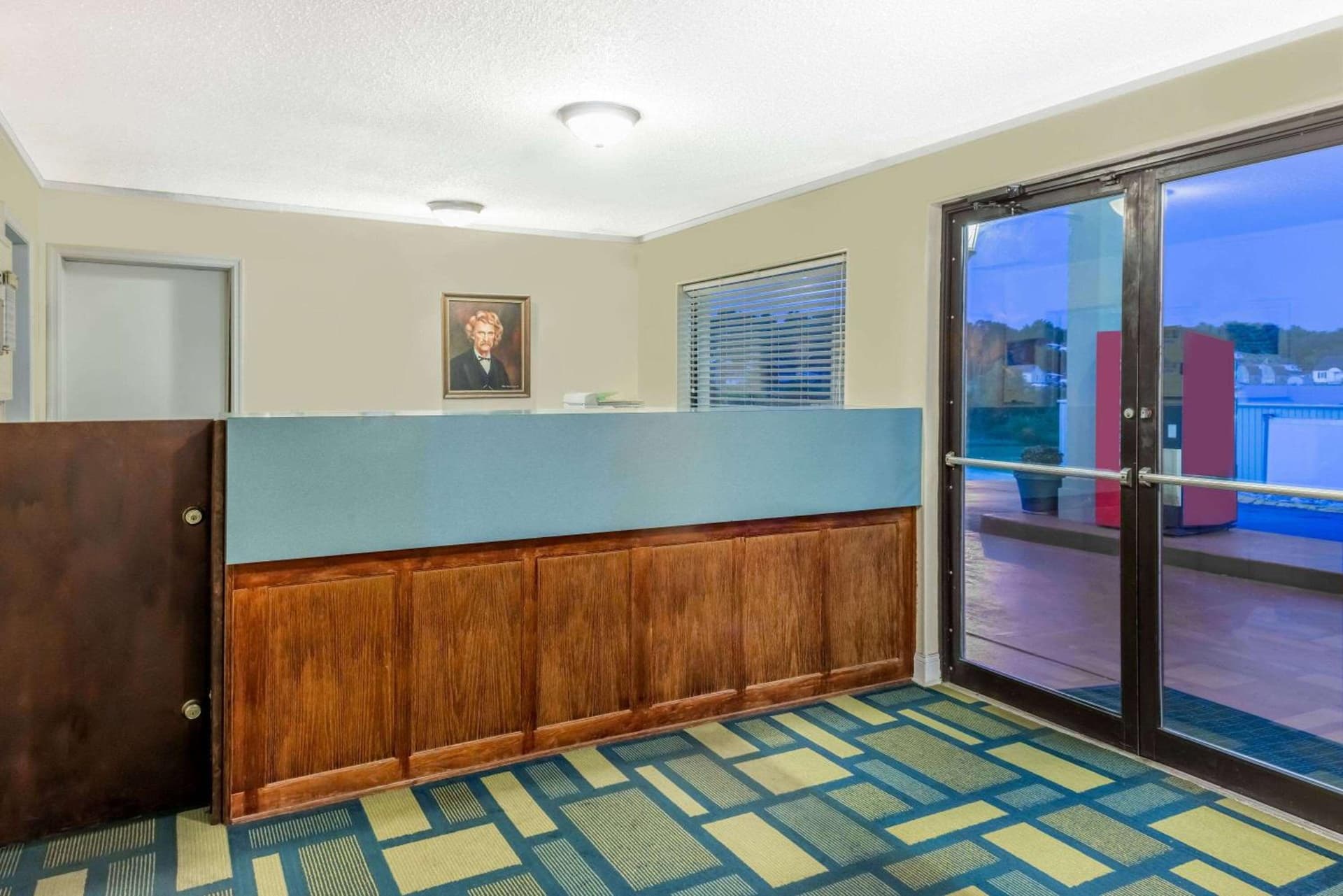 Days Inn by Wyndham Hannibal property views in Hannibal, MO — gallery photo 3