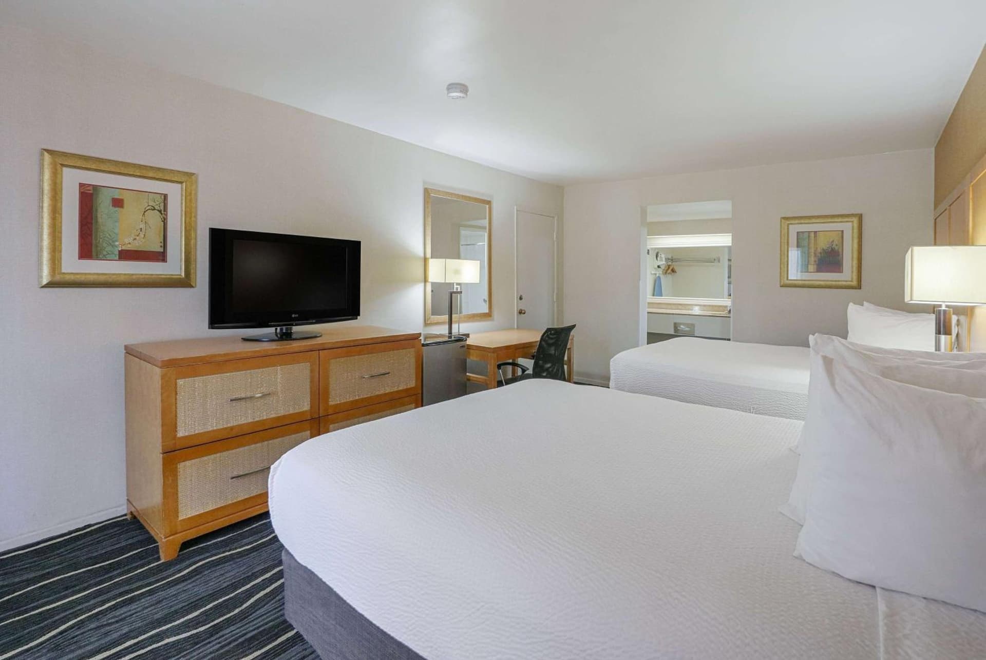 Ramada by Wyndham Costa Mesa/Newport Beach gallery photo in Costa Mesa, CA — image 6