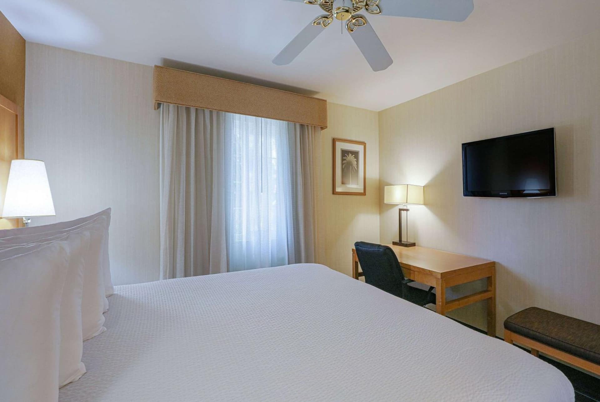 Ramada by Wyndham Costa Mesa/Newport Beach gallery photo in Costa Mesa, CA — image 4