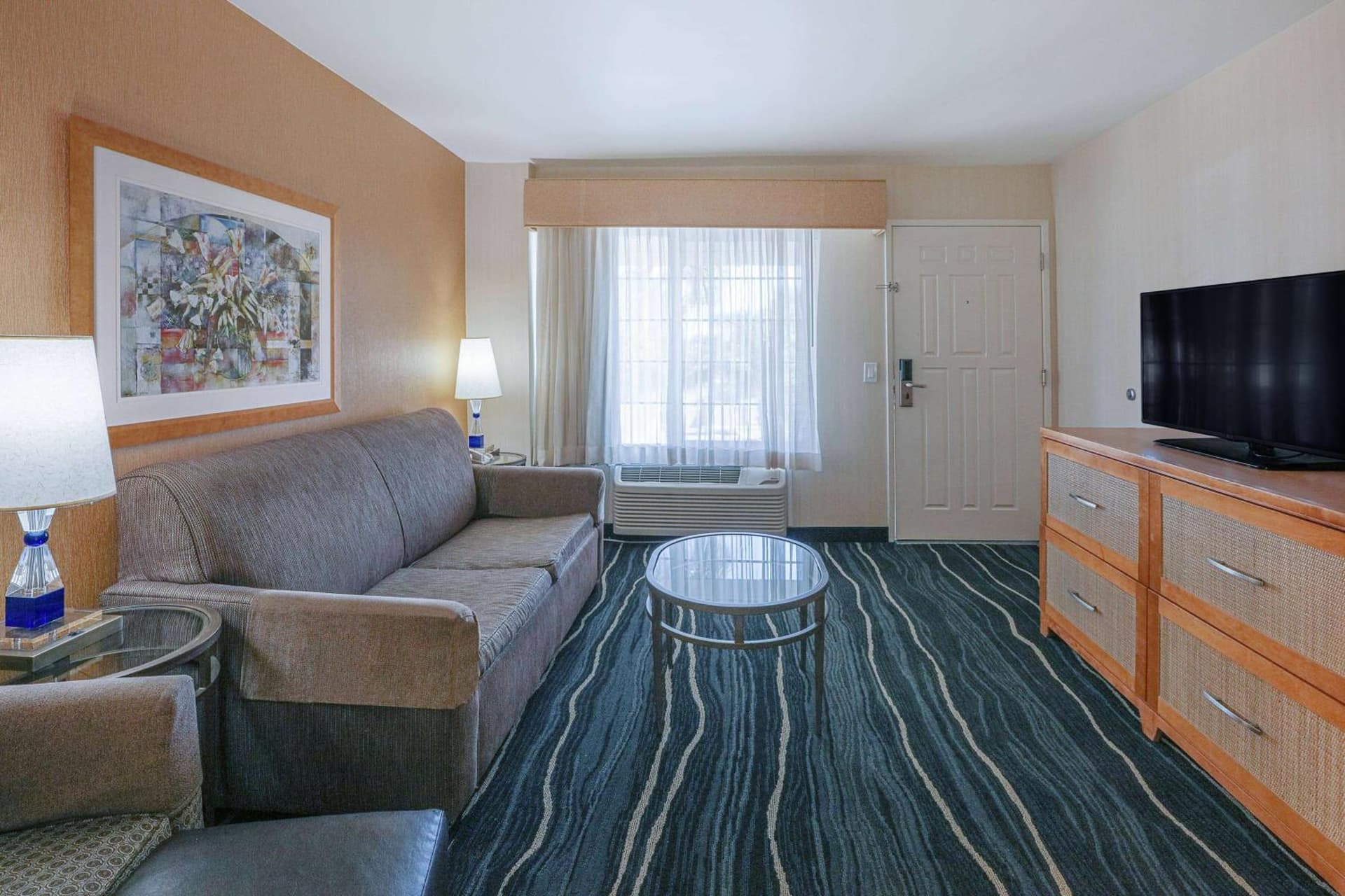 Ramada by Wyndham Costa Mesa/Newport Beach gallery photo in Costa Mesa, CA — image 7