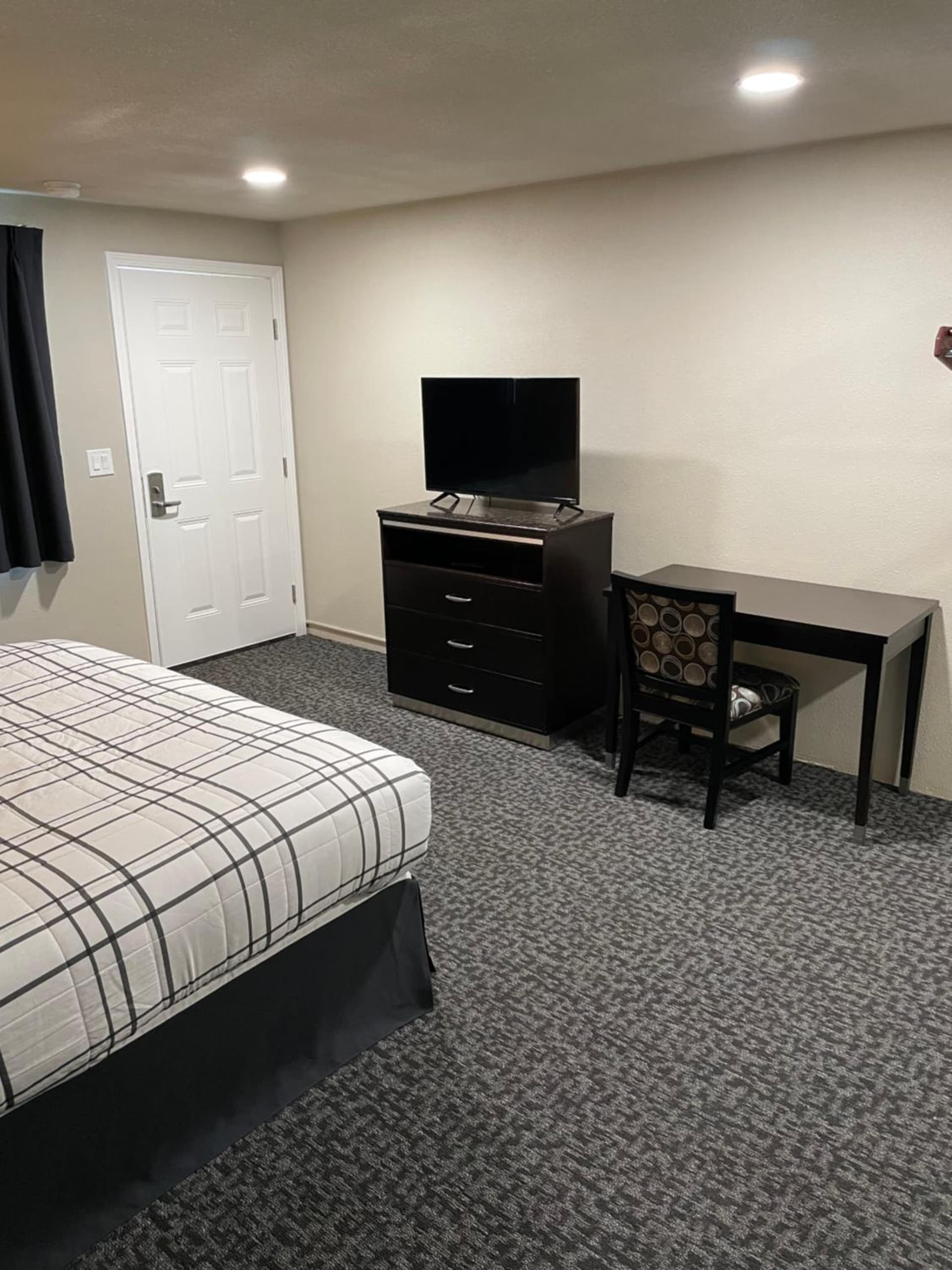 Royal Inn Eugene- Airport property views in Eugene, OR — gallery photo 3
