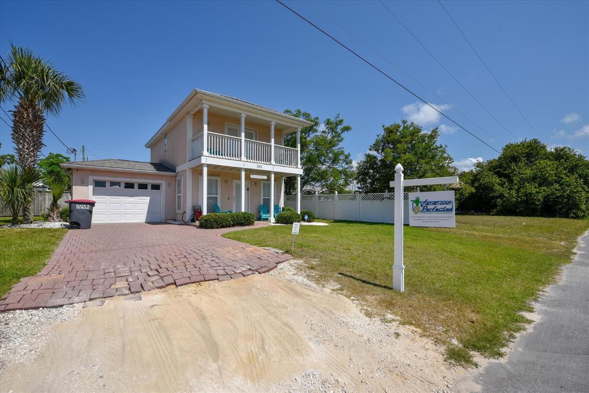 Charming 2 bedroom beach cottage, Free daily activities included, Sleeps 8, Quiet! home featured exterior or lobby in Panama City Beach, FL — similar hotel