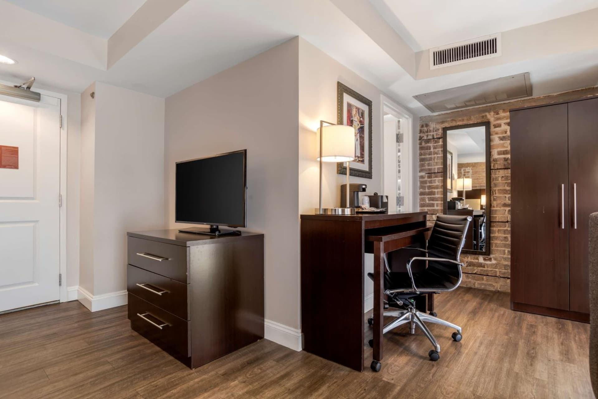 Best Western Plus St. Christopher Hotel property views in New Orleans, LA — gallery photo 3