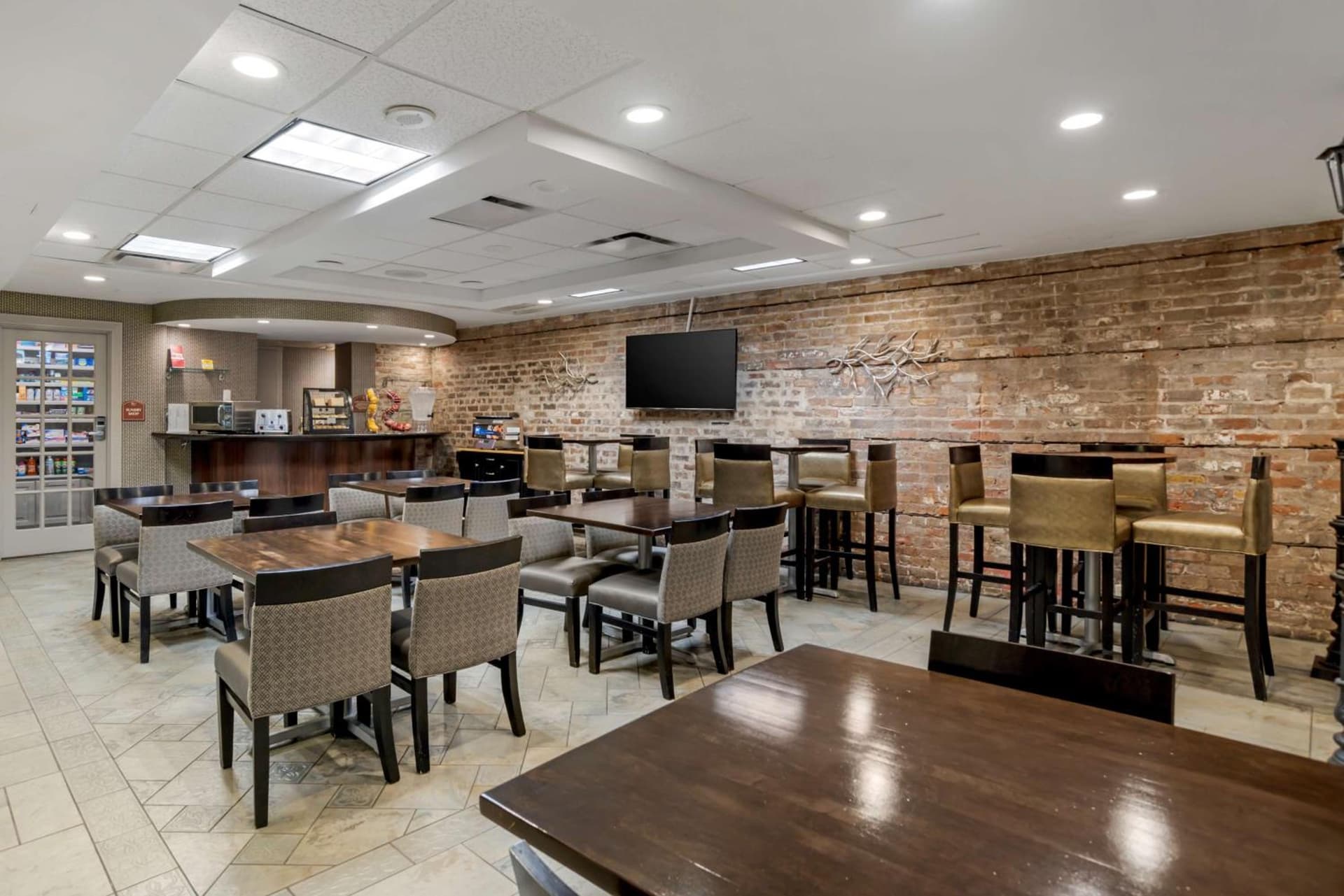 Best Western Plus St. Christopher Hotel interior in New Orleans, LA — gallery photo 2