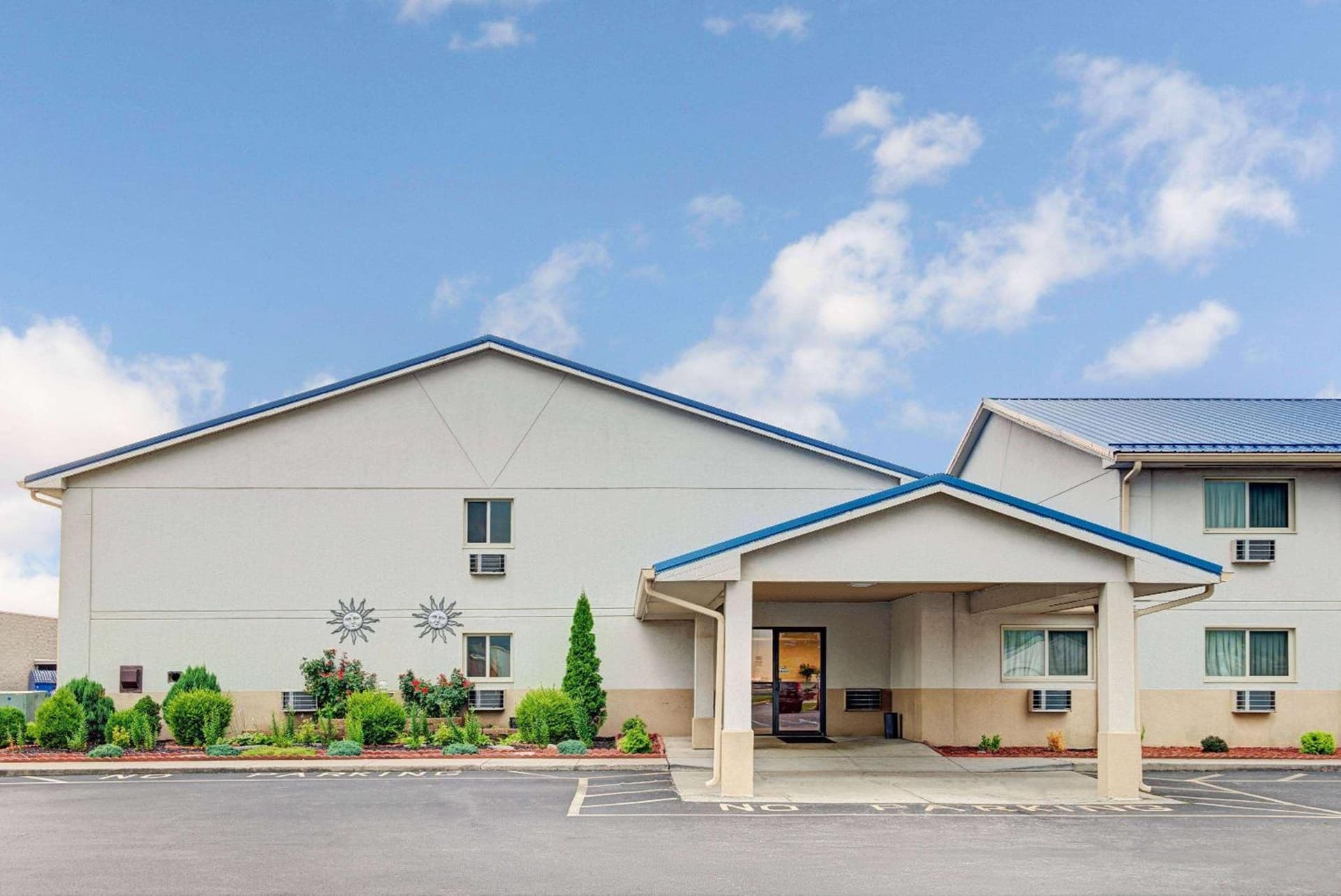 Super 8 by Wyndham Indianapolis Emerson featured exterior or lobby in Indianapolis, IN — similar hotel