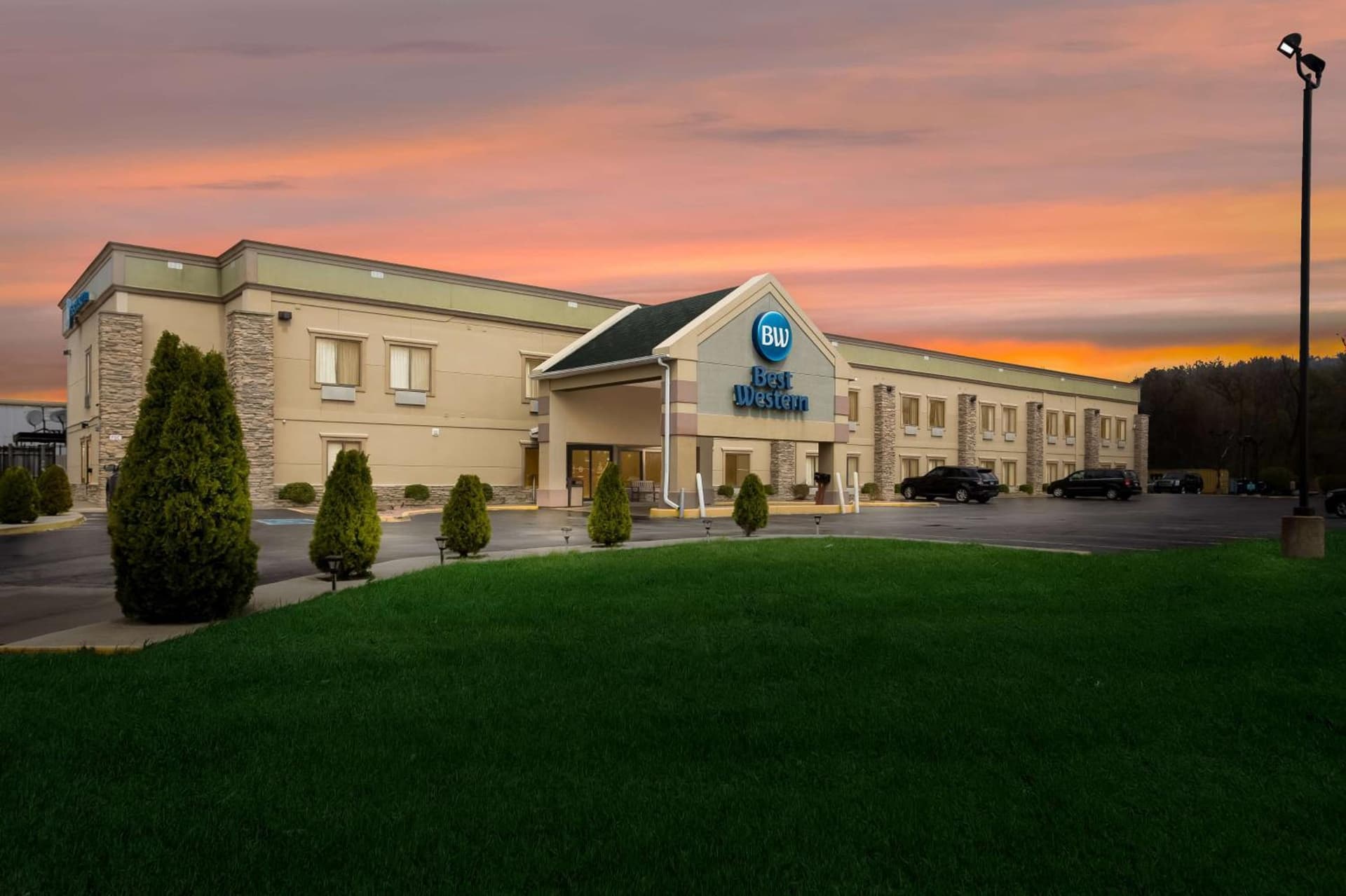 Best Western Crossroads Inn featured exterior or lobby in Schererville, IN — similar hotel
