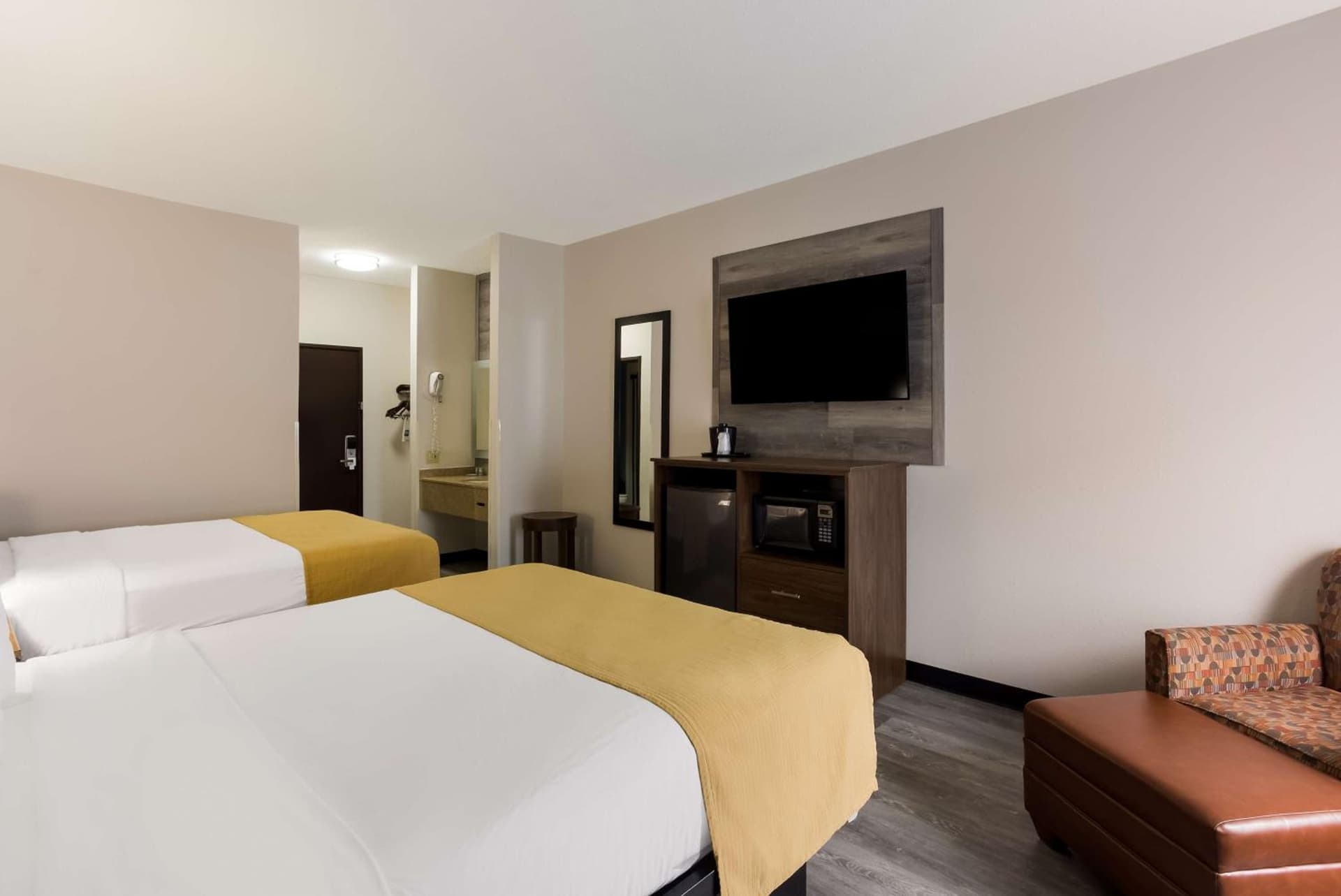 Best Western Crossroads Inn interior in Schererville, IN — gallery photo 2
