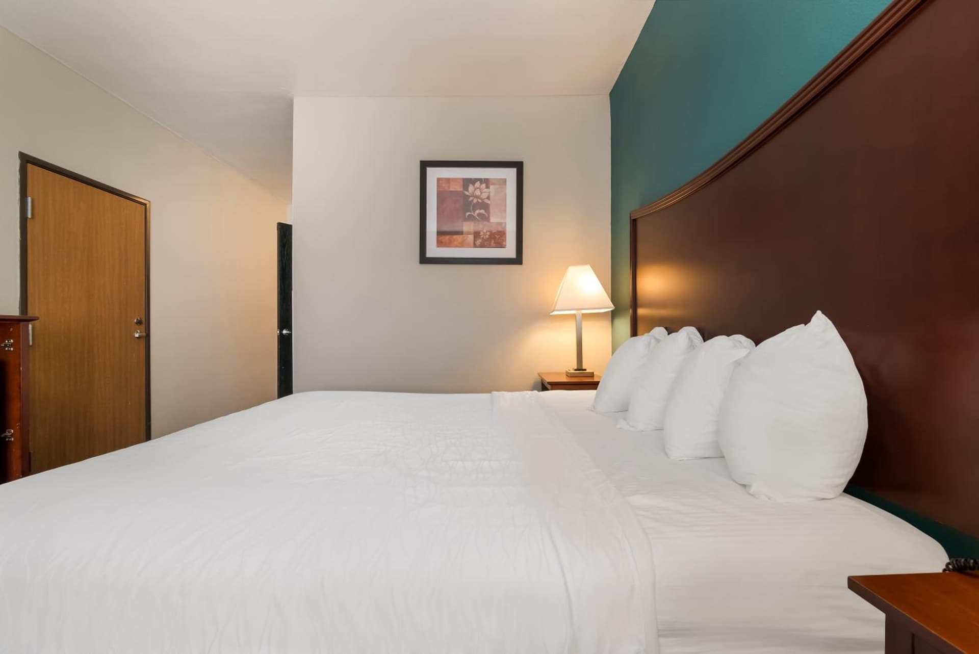 SureStay Plus Hotel by Best Western Topeka gallery photo in Topeka, KS — image 36